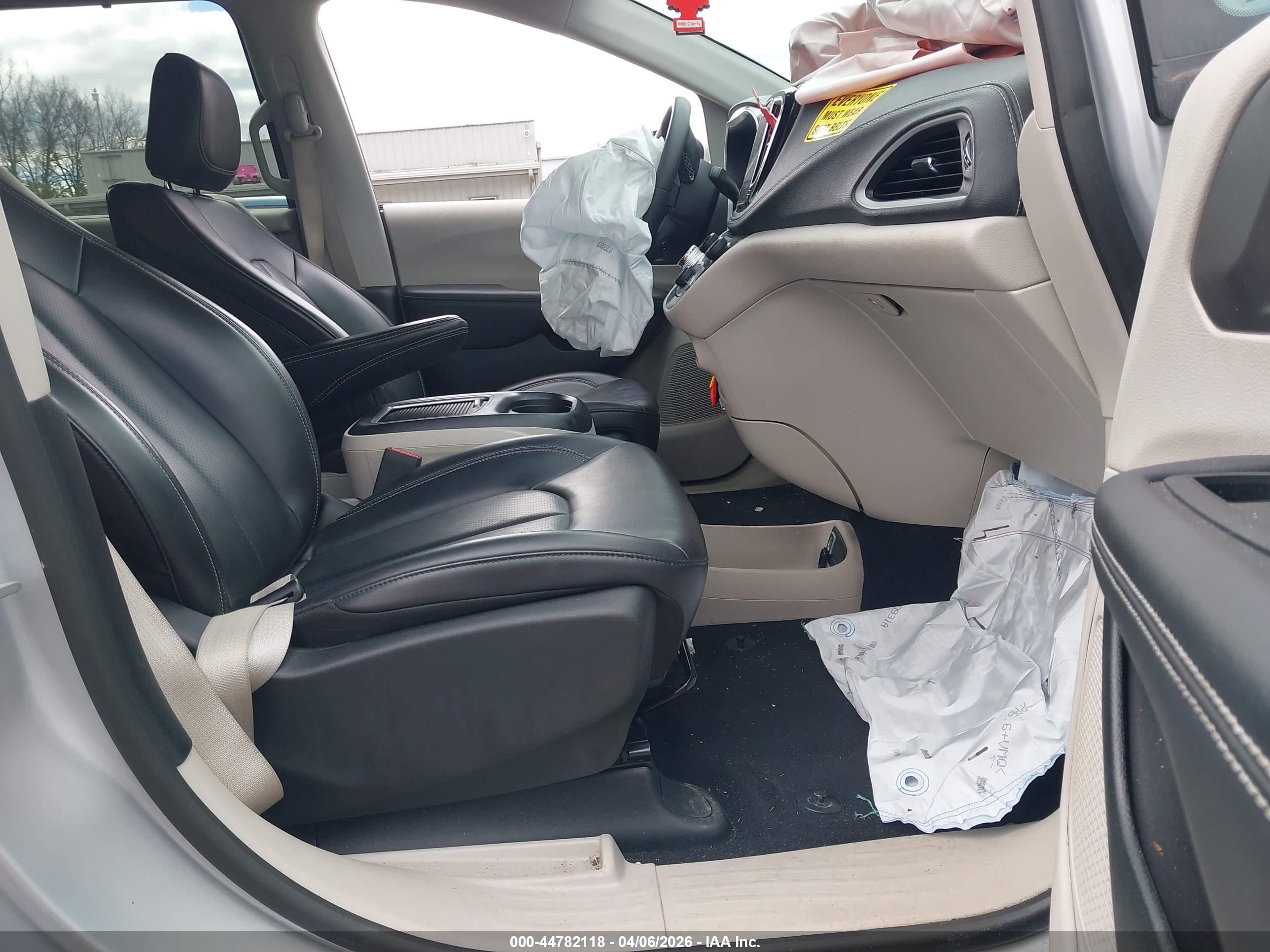 CHRYSLER PACIFICA image 5
