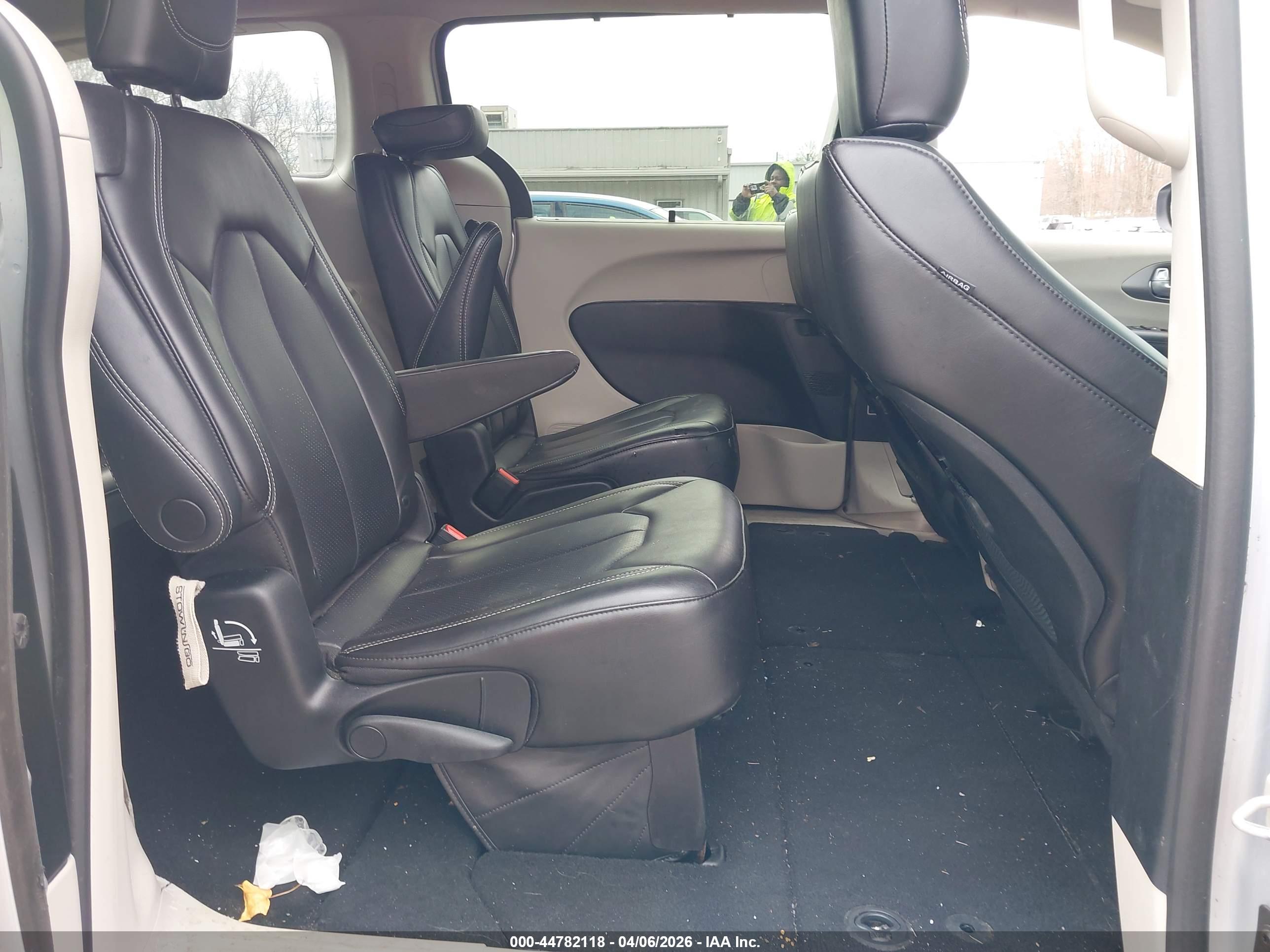 CHRYSLER PACIFICA image 8