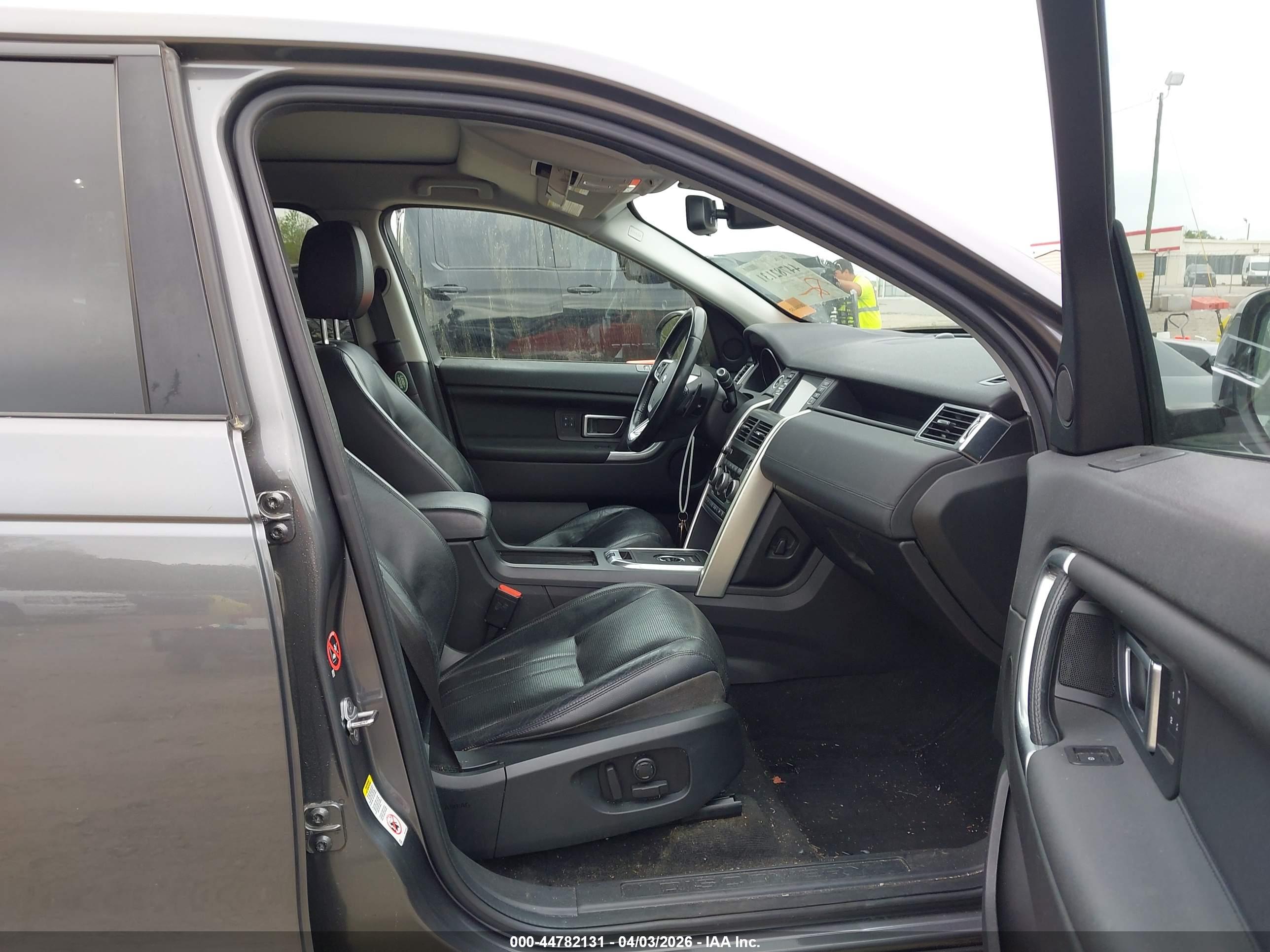 LAND ROVER image 5