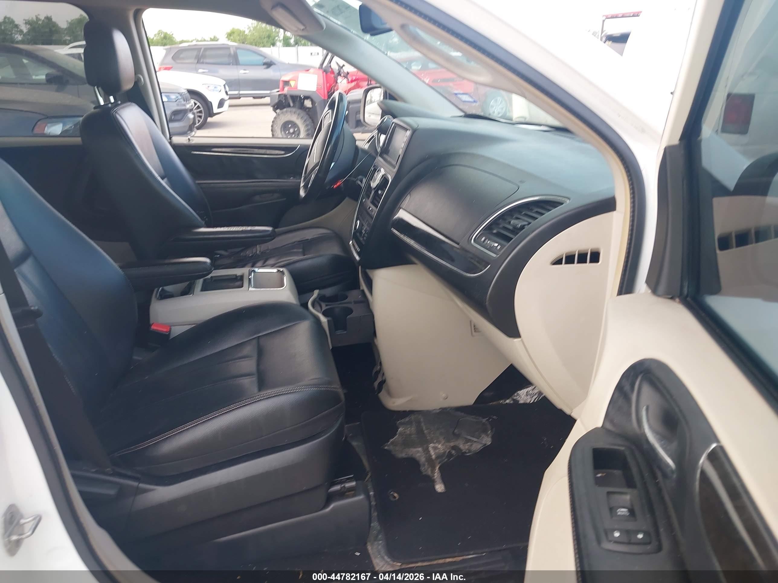 CHRYSLER TOWN image 5