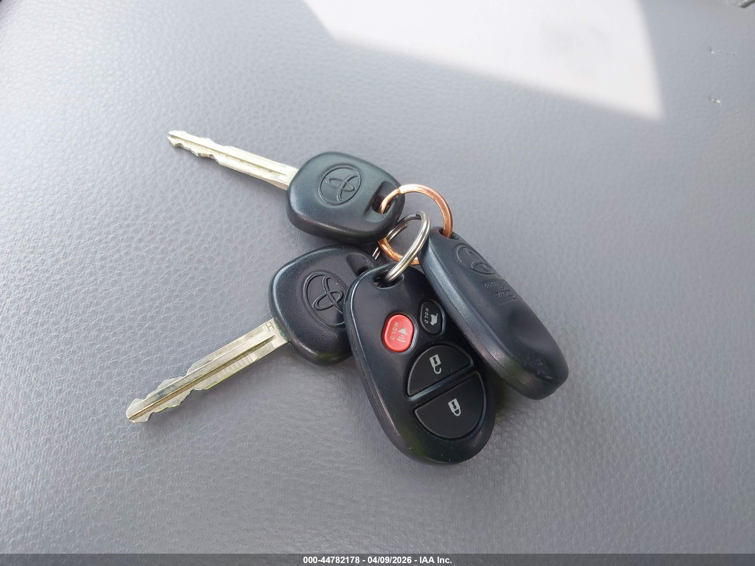TOYOTA SEQUOIA image 11