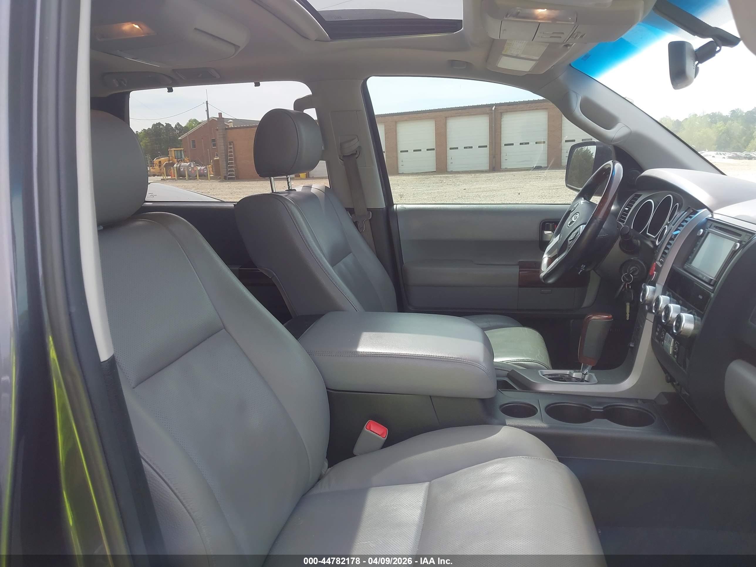 TOYOTA SEQUOIA image 5