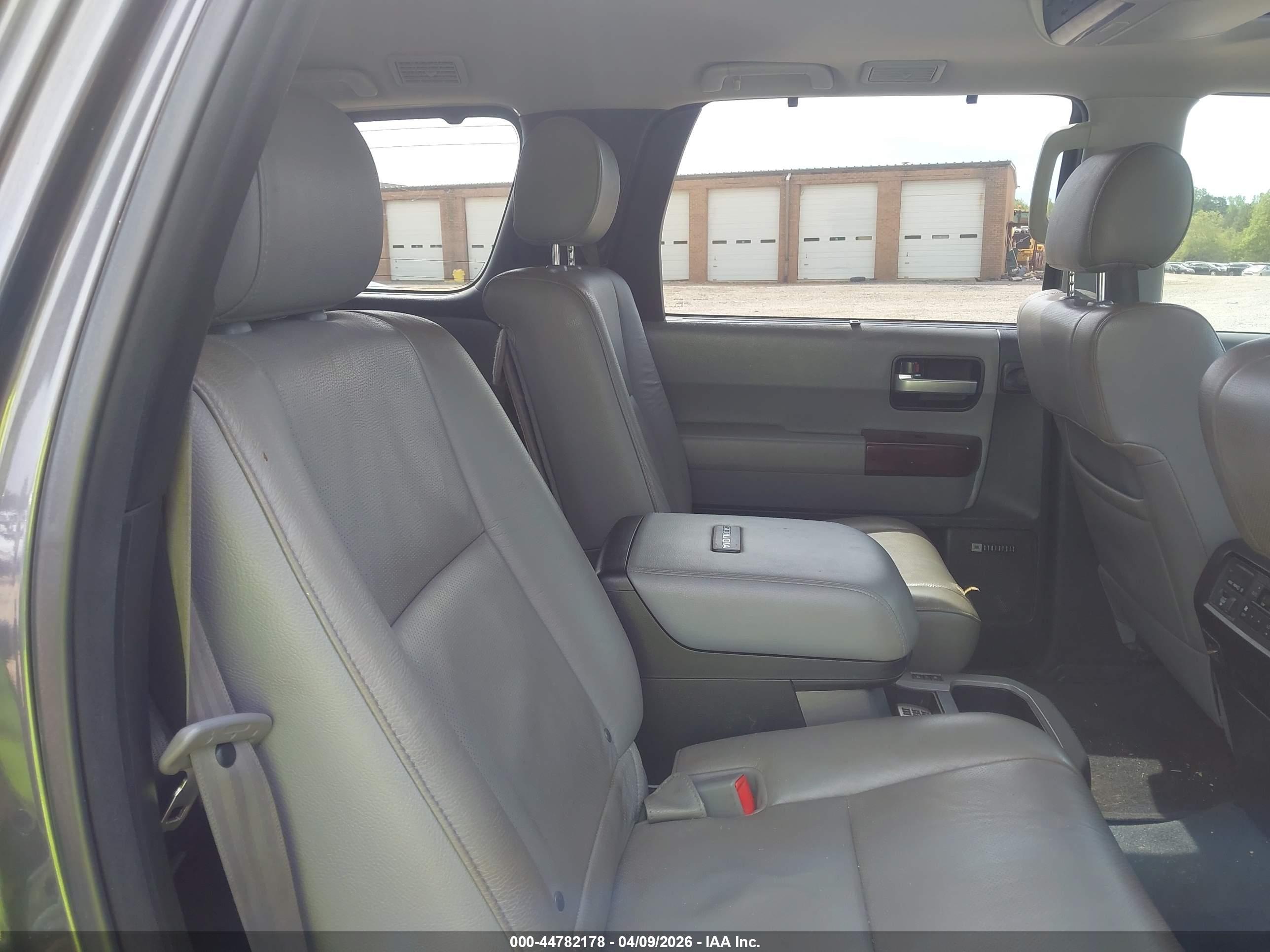 TOYOTA SEQUOIA image 8