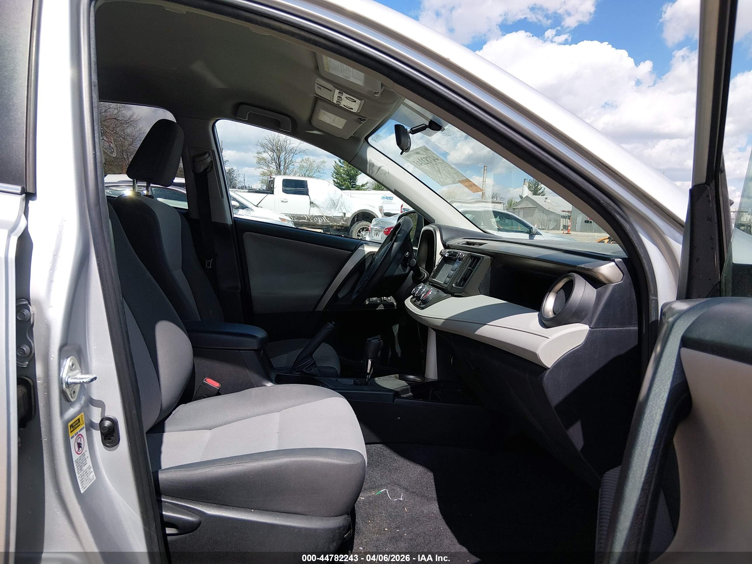 TOYOTA RAV4 image 5