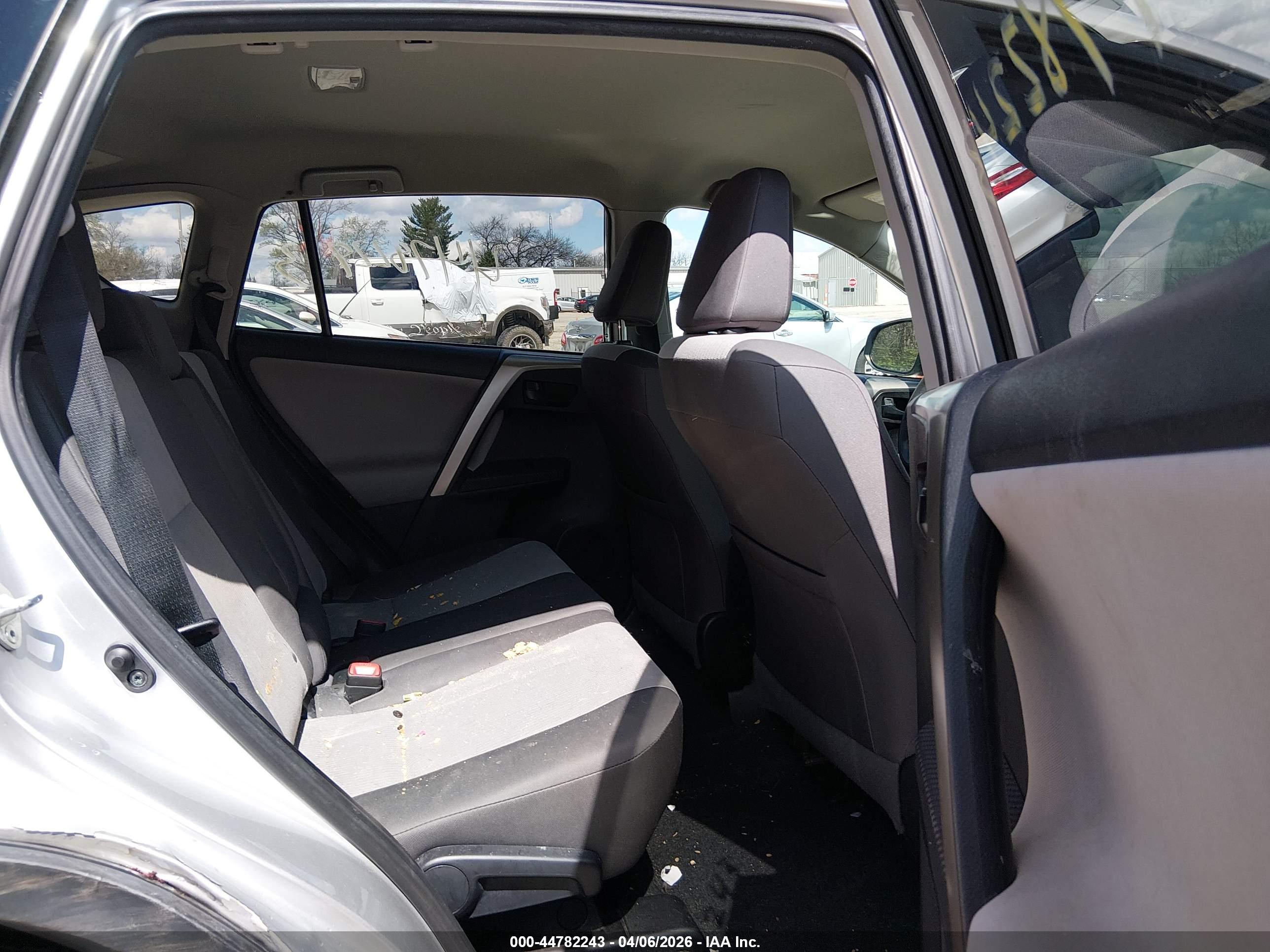 TOYOTA RAV4 image 8