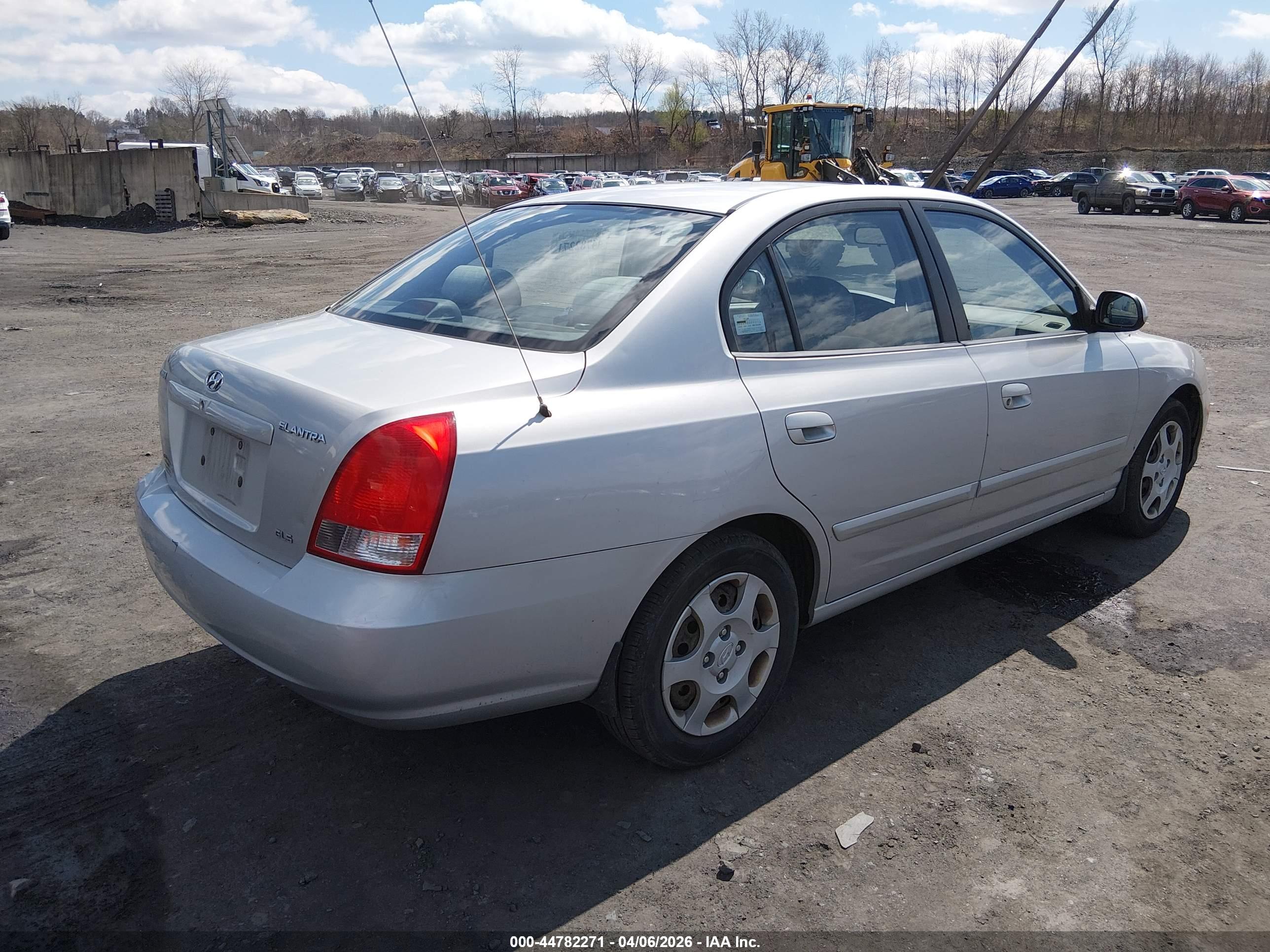 HYUNDAI ELANTRA image 4