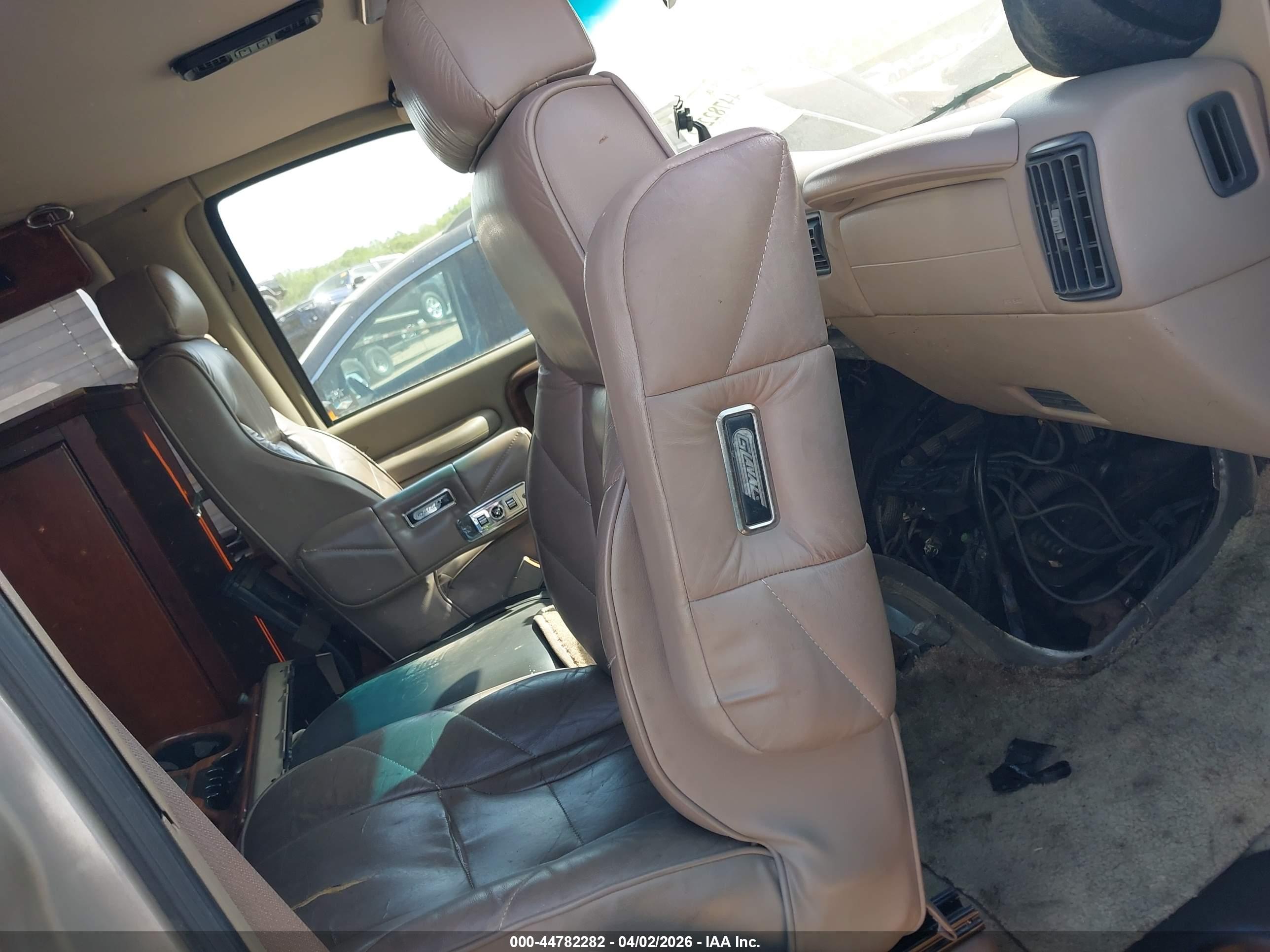 GMC SAVANA image 5