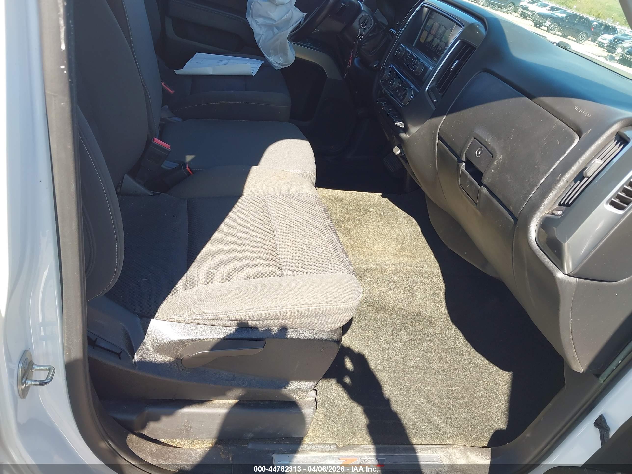 CHEVROLET SILVERADO image 5