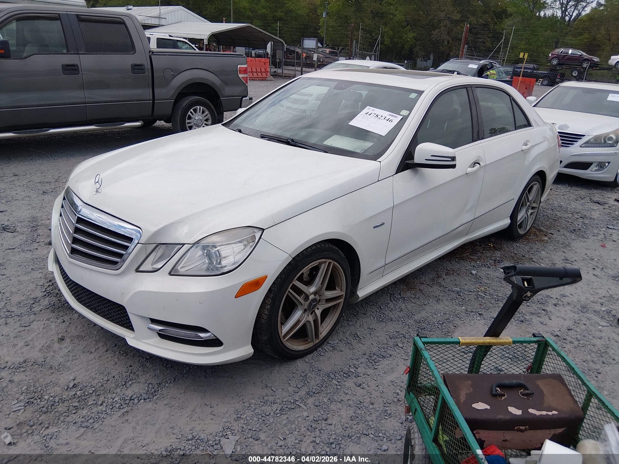 MERCEDES-BENZ E image 2