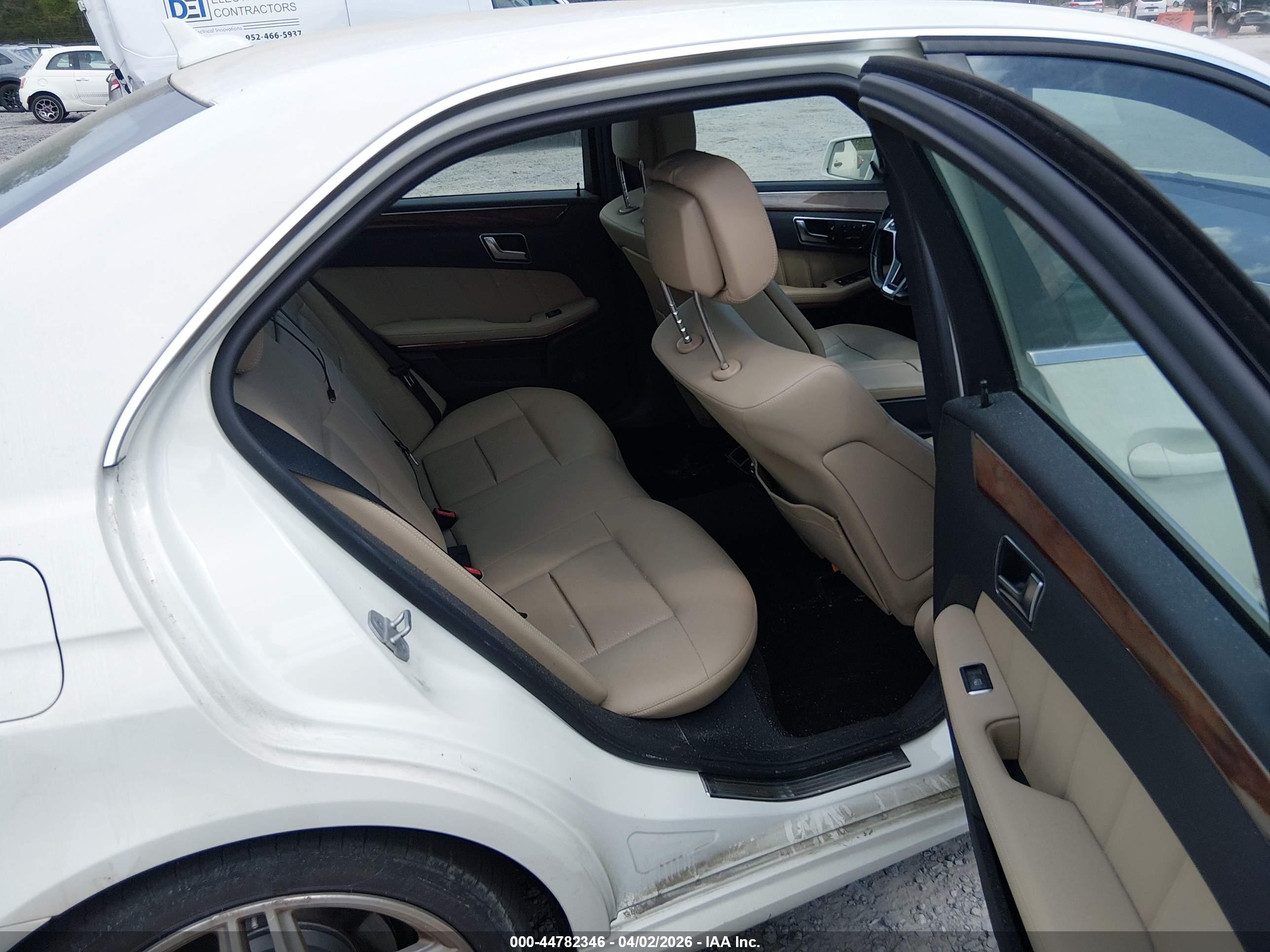 MERCEDES-BENZ E image 8