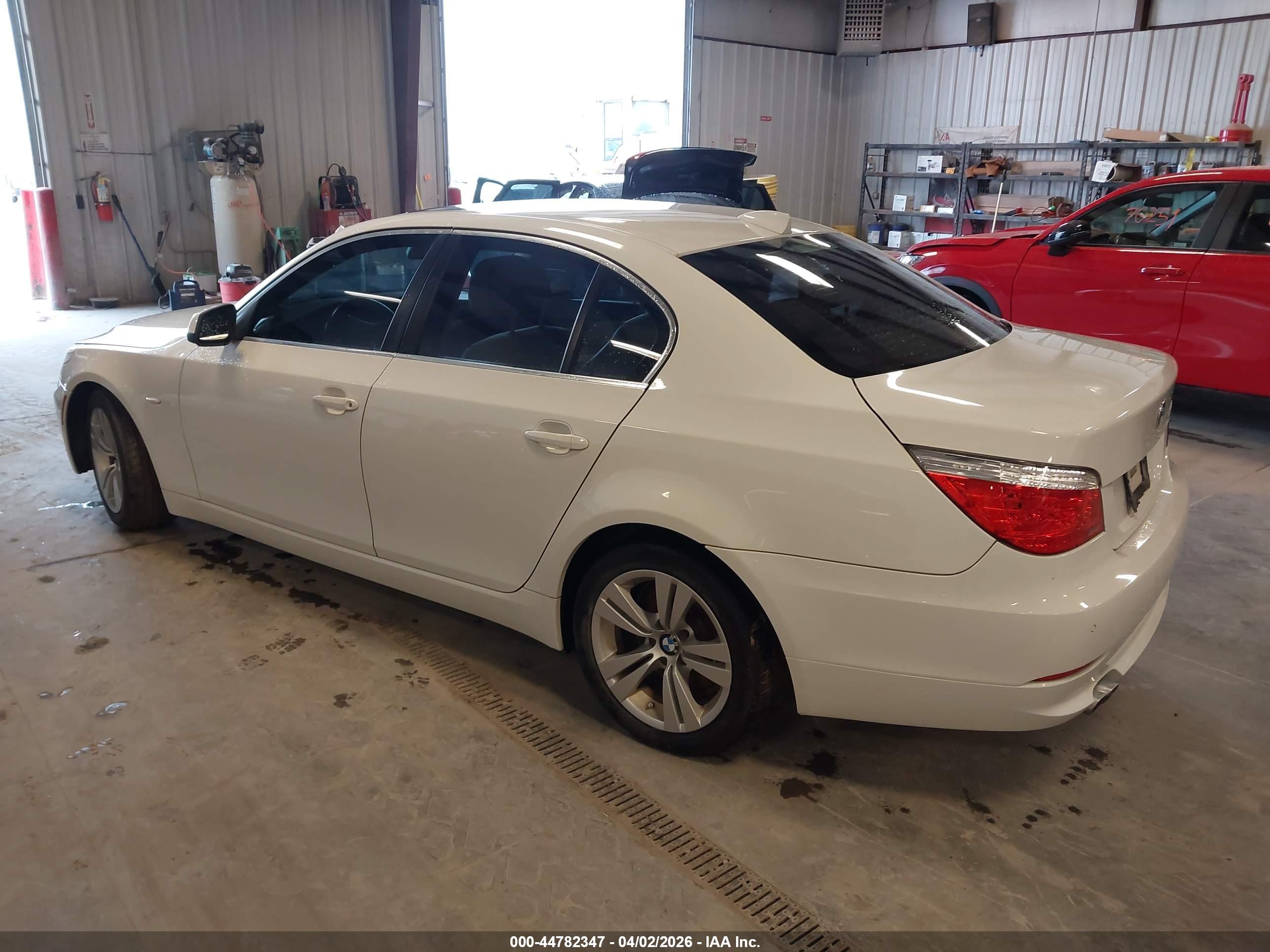 BMW 528I image 3