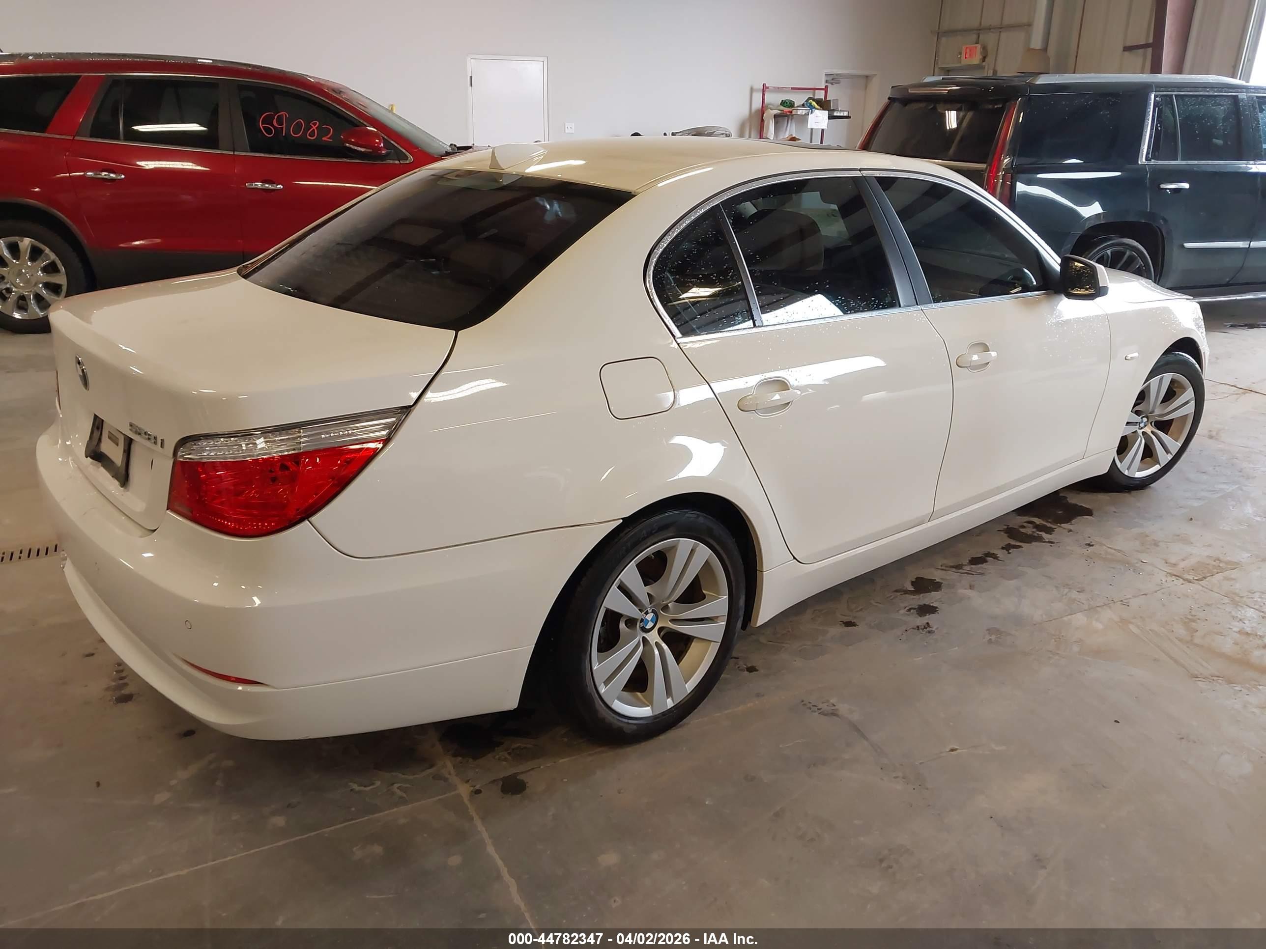 BMW 528I image 4