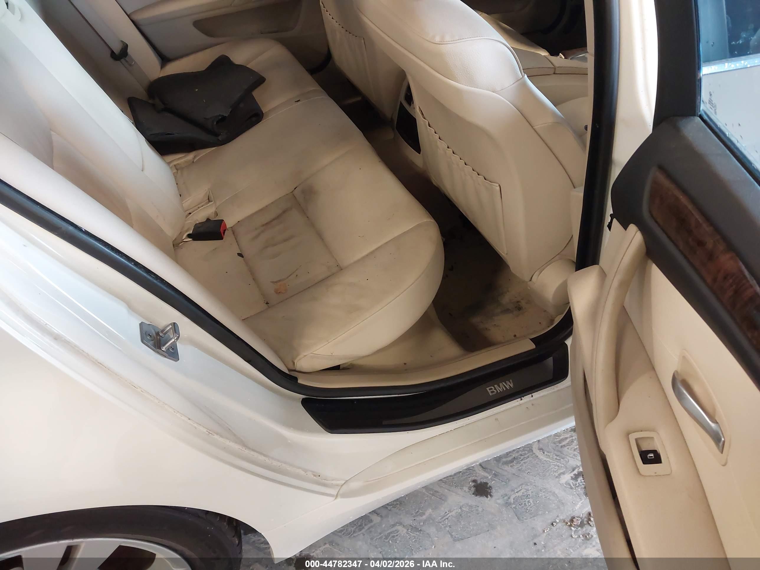 BMW 528I image 8