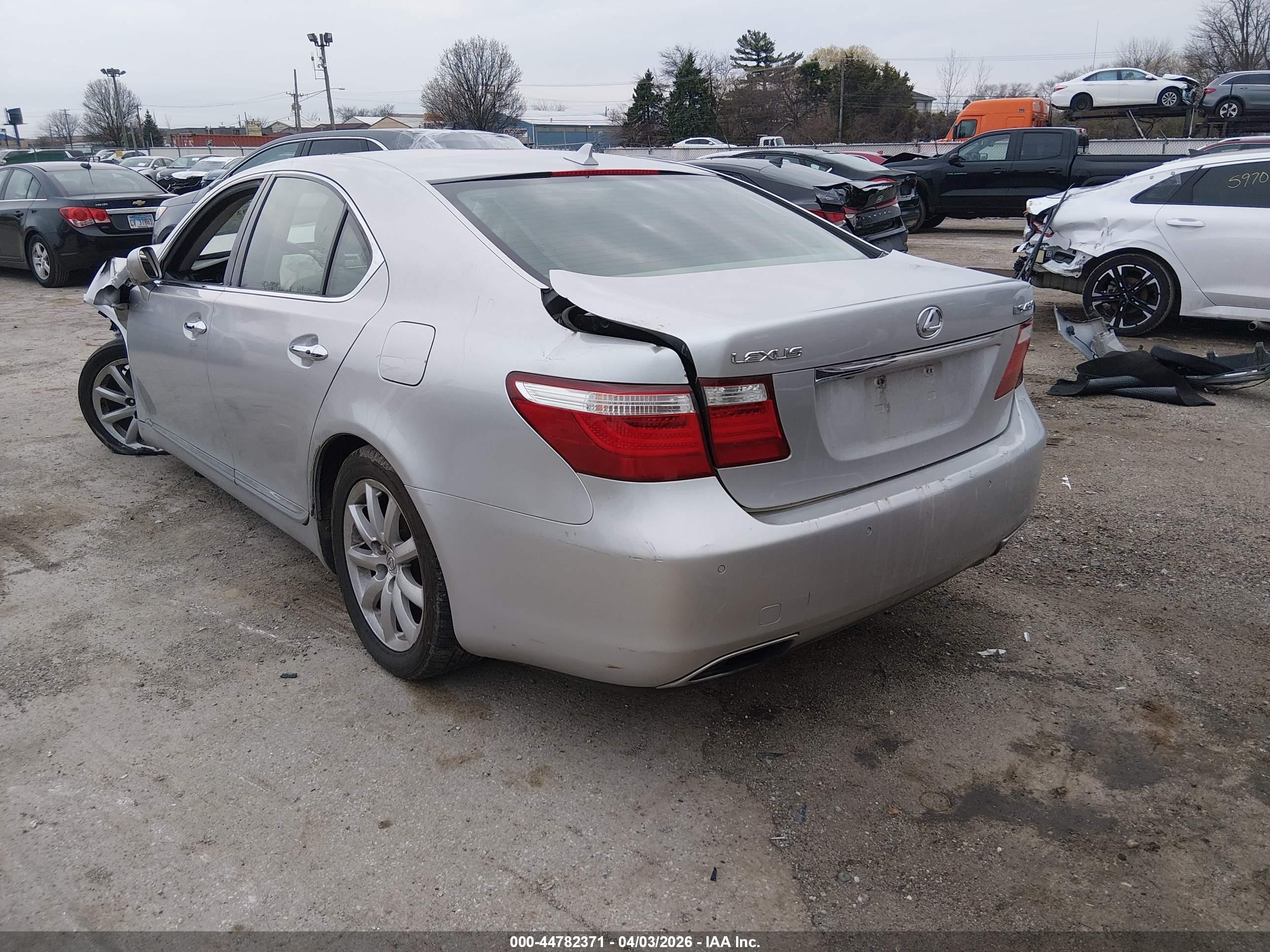 LEXUS LS image 3