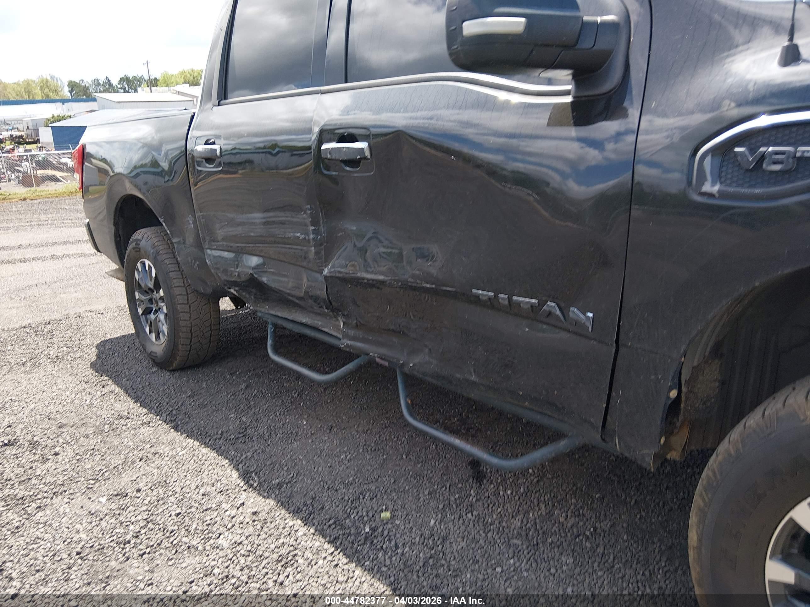 NISSAN TITAN image 6