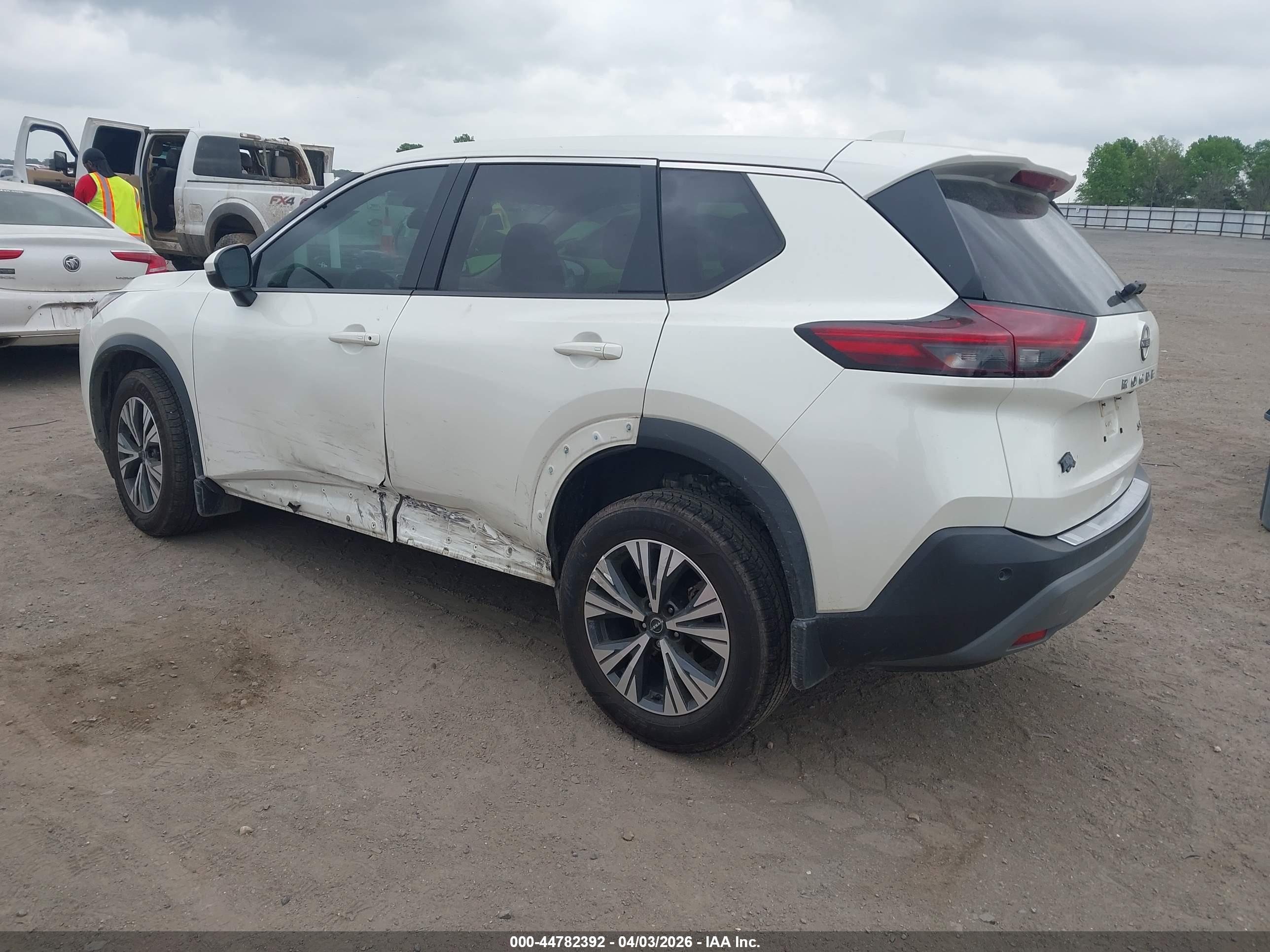 NISSAN ROGUE image 3