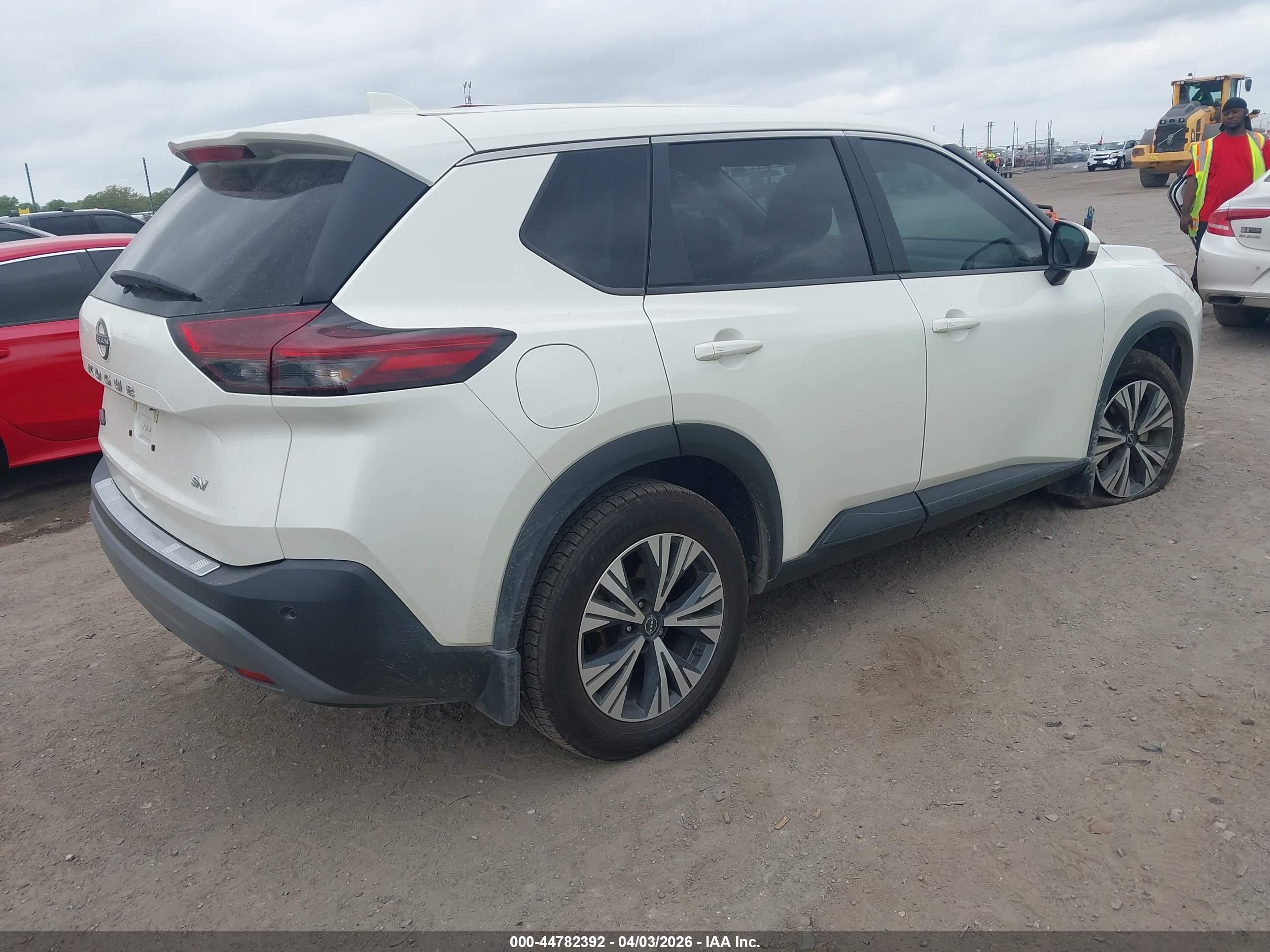 NISSAN ROGUE image 4