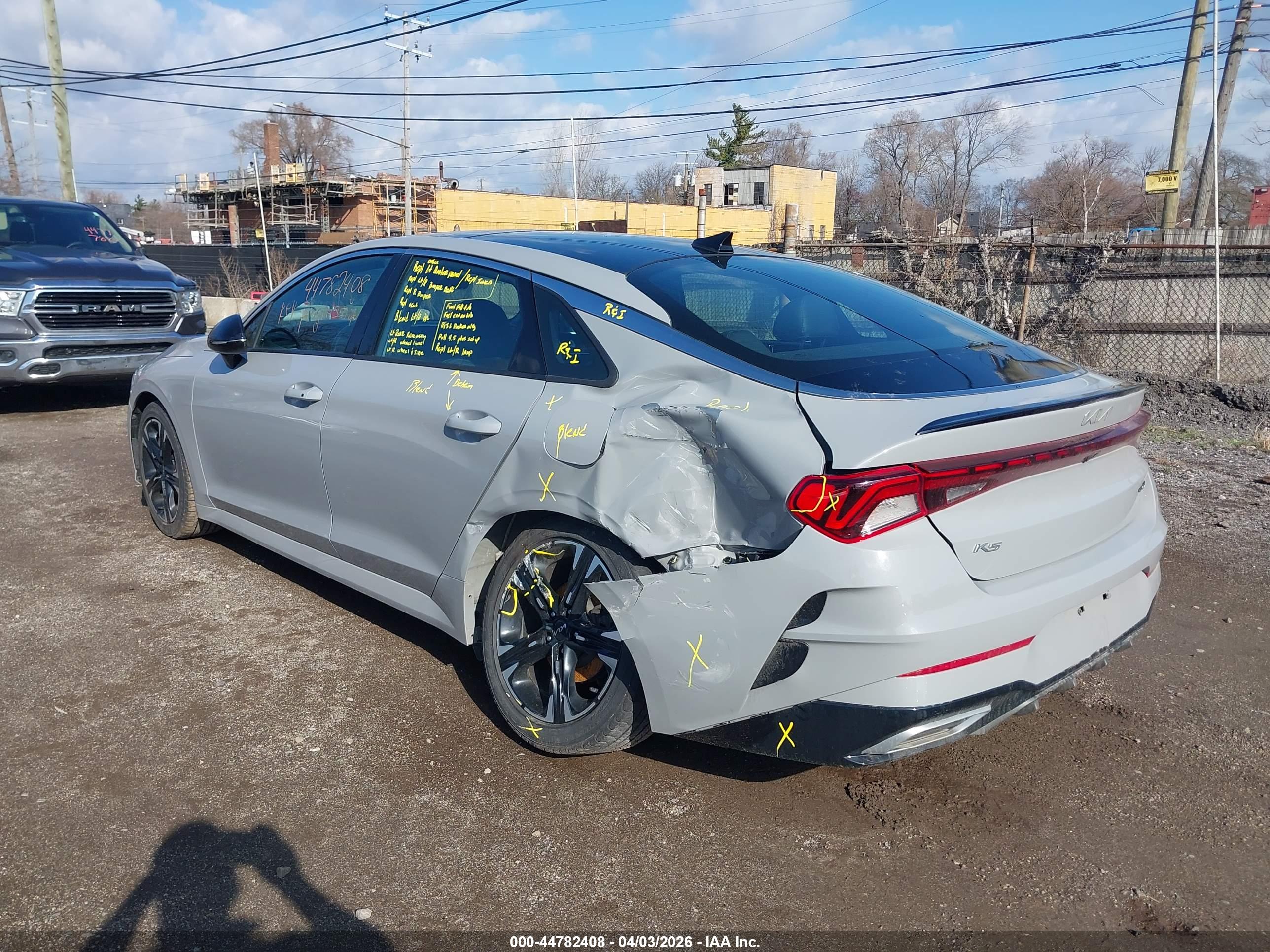 KIA K5 image 3