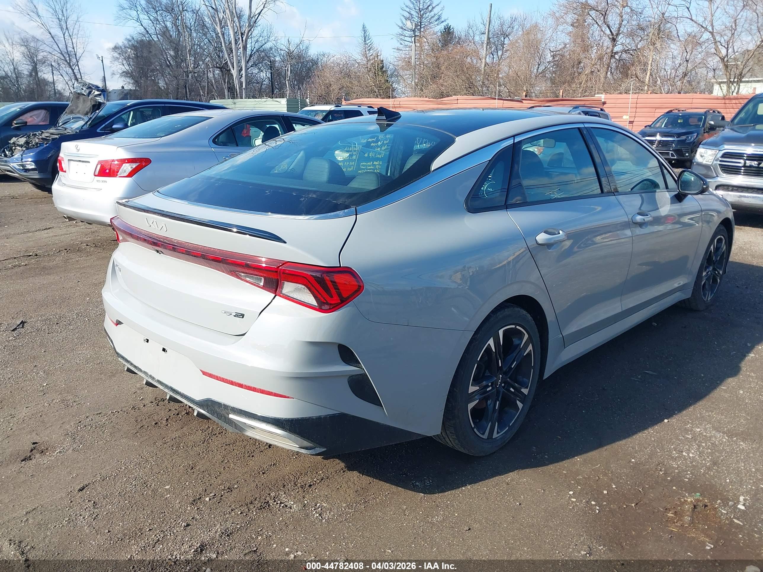 KIA K5 image 4