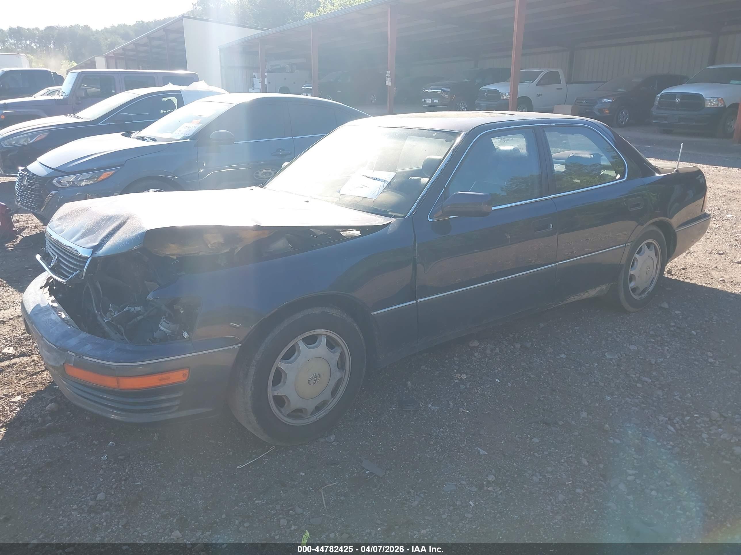 LEXUS LS image 2