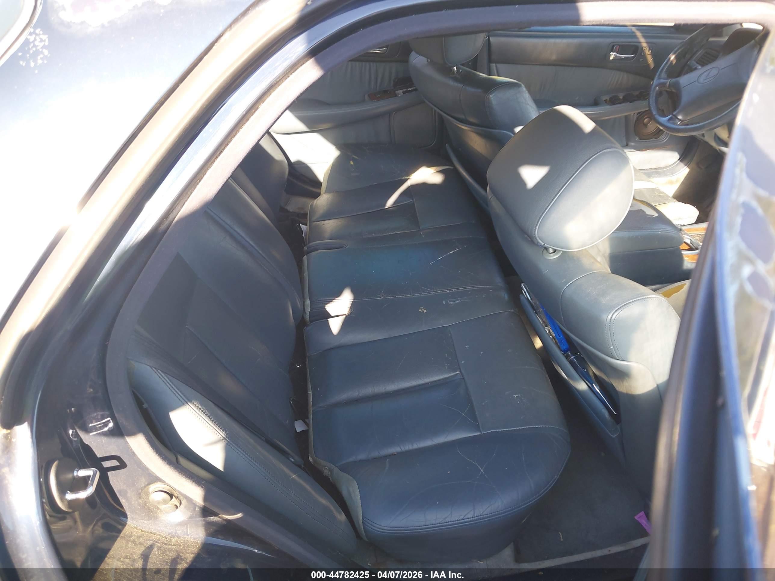 LEXUS LS image 8