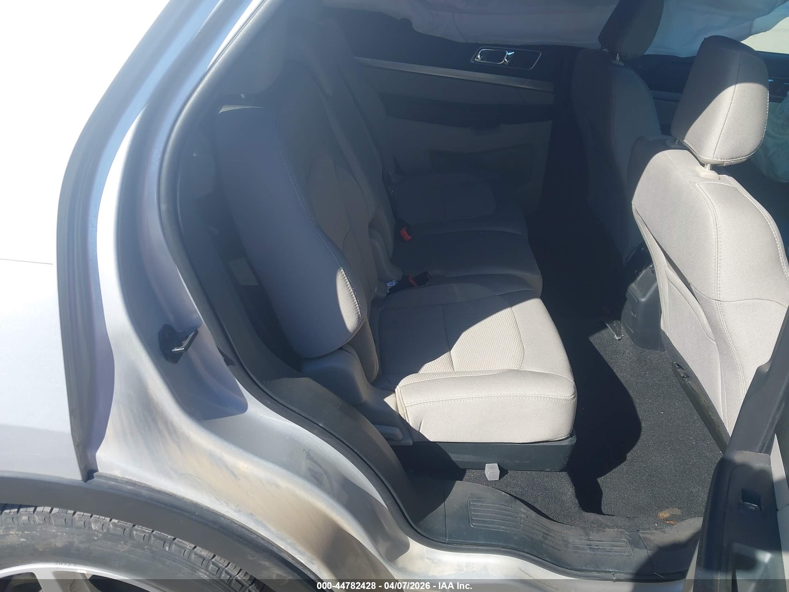 FORD EXPLORER image 8
