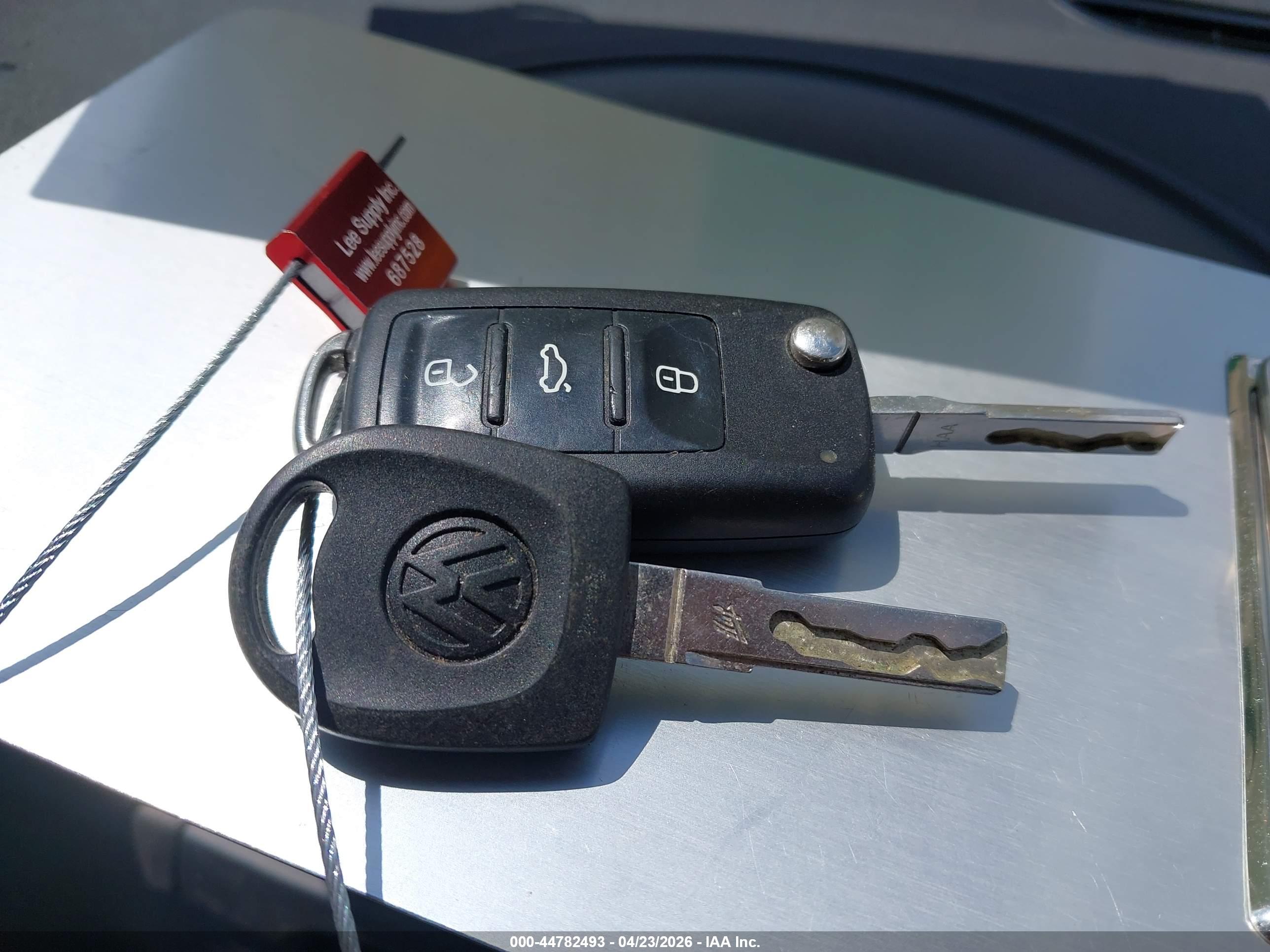VOLKSWAGEN TIGUAN image 11