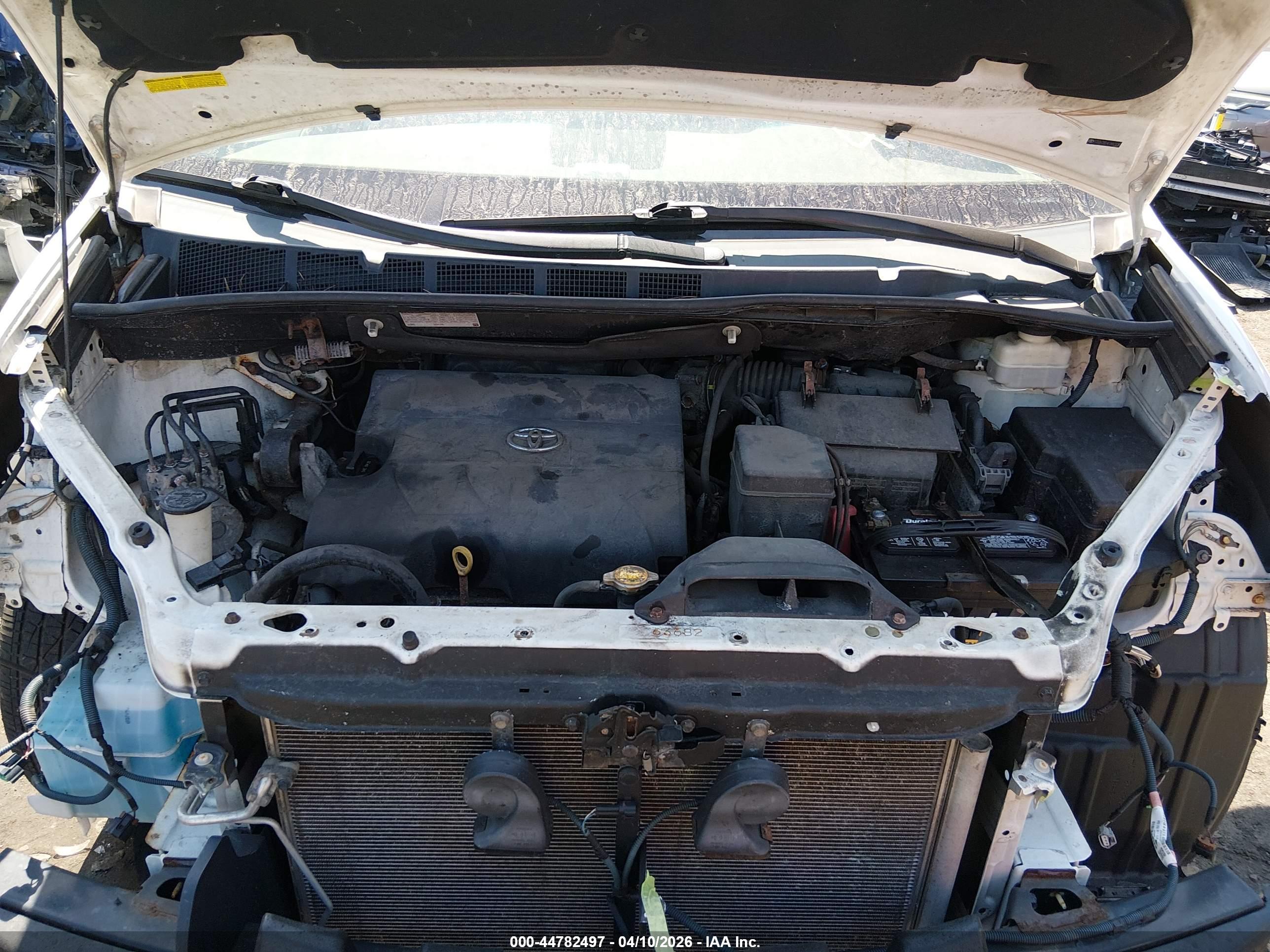 TOYOTA SIENNA image 10