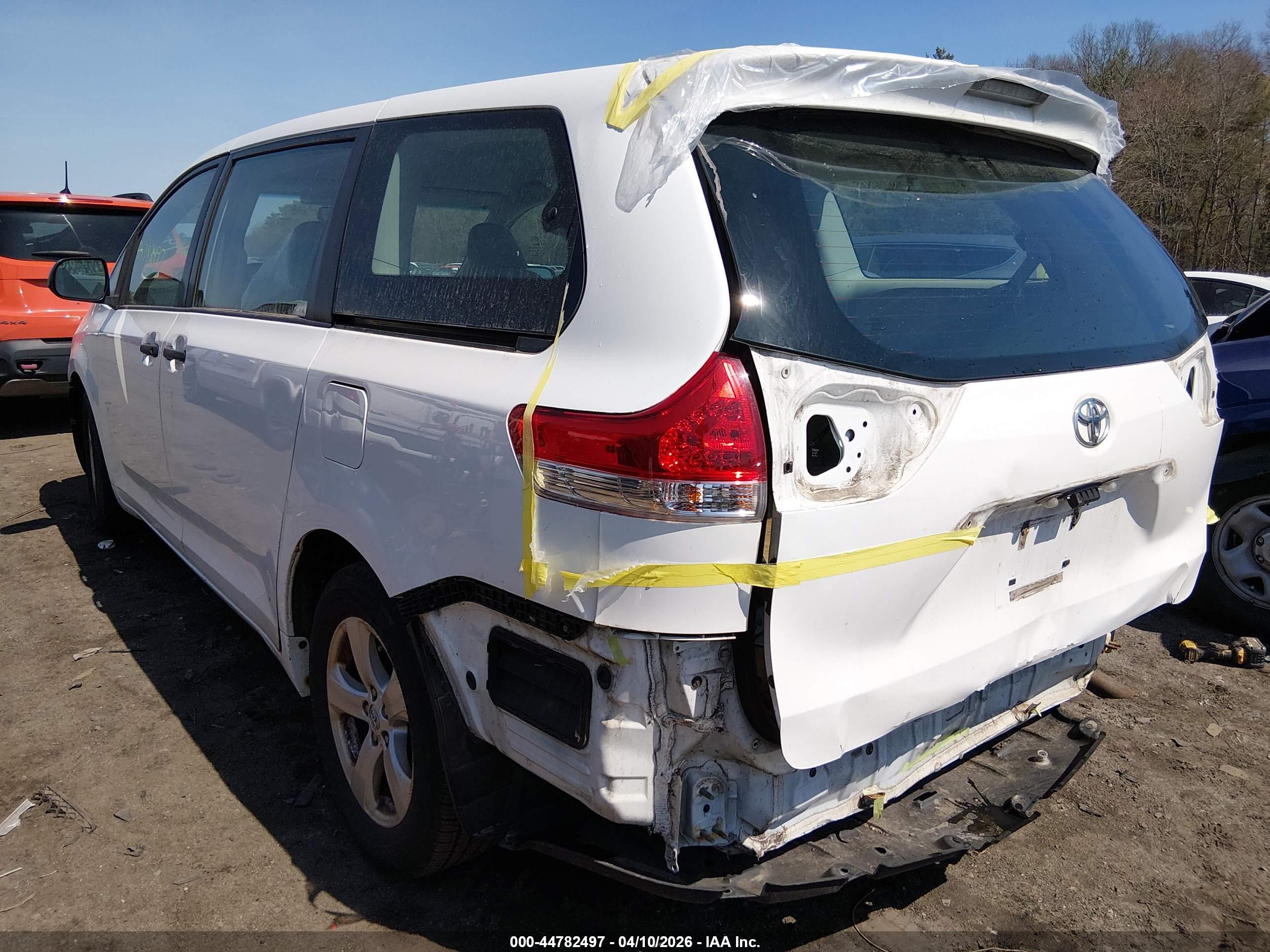TOYOTA SIENNA image 3