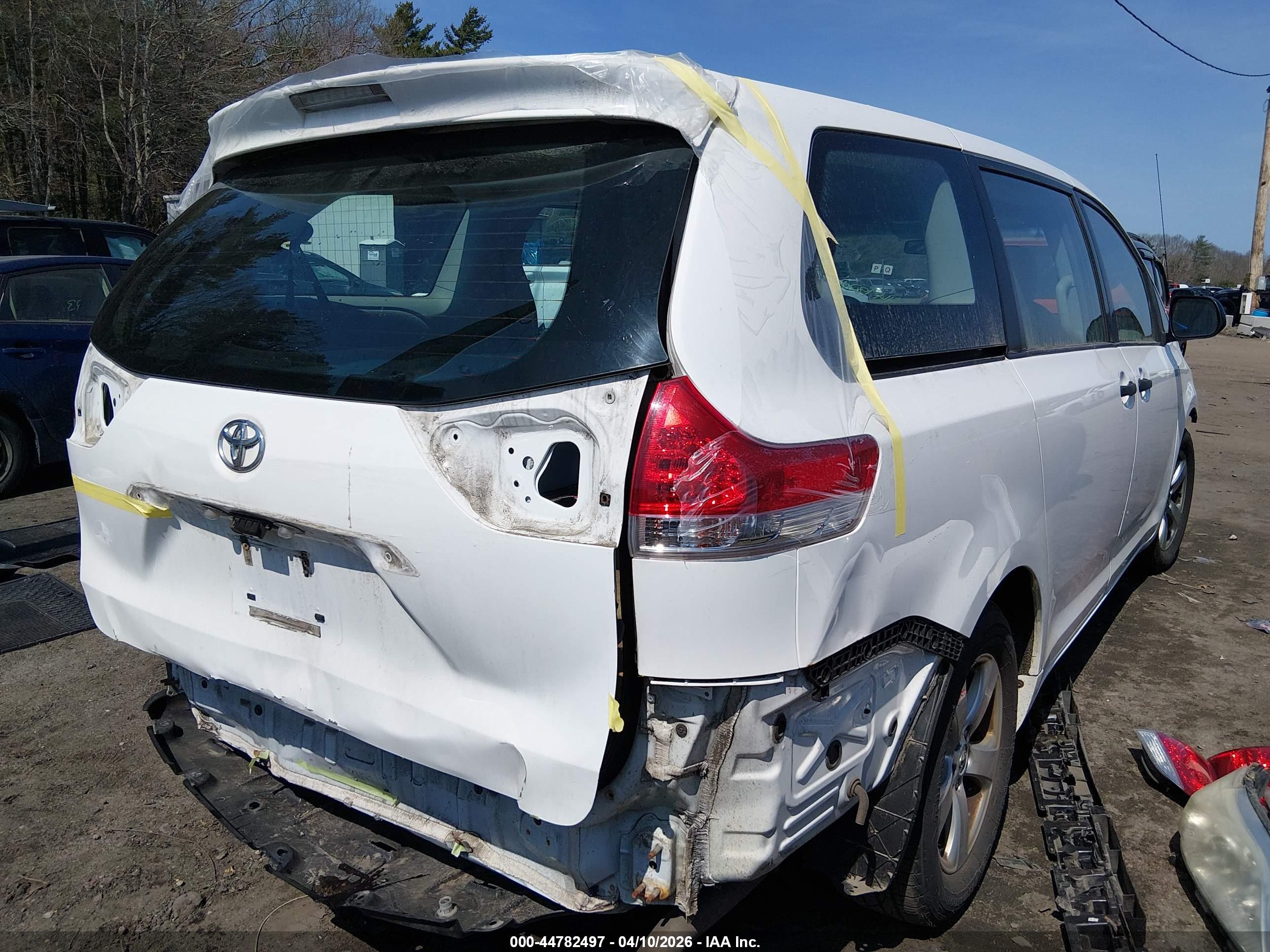 TOYOTA SIENNA image 4