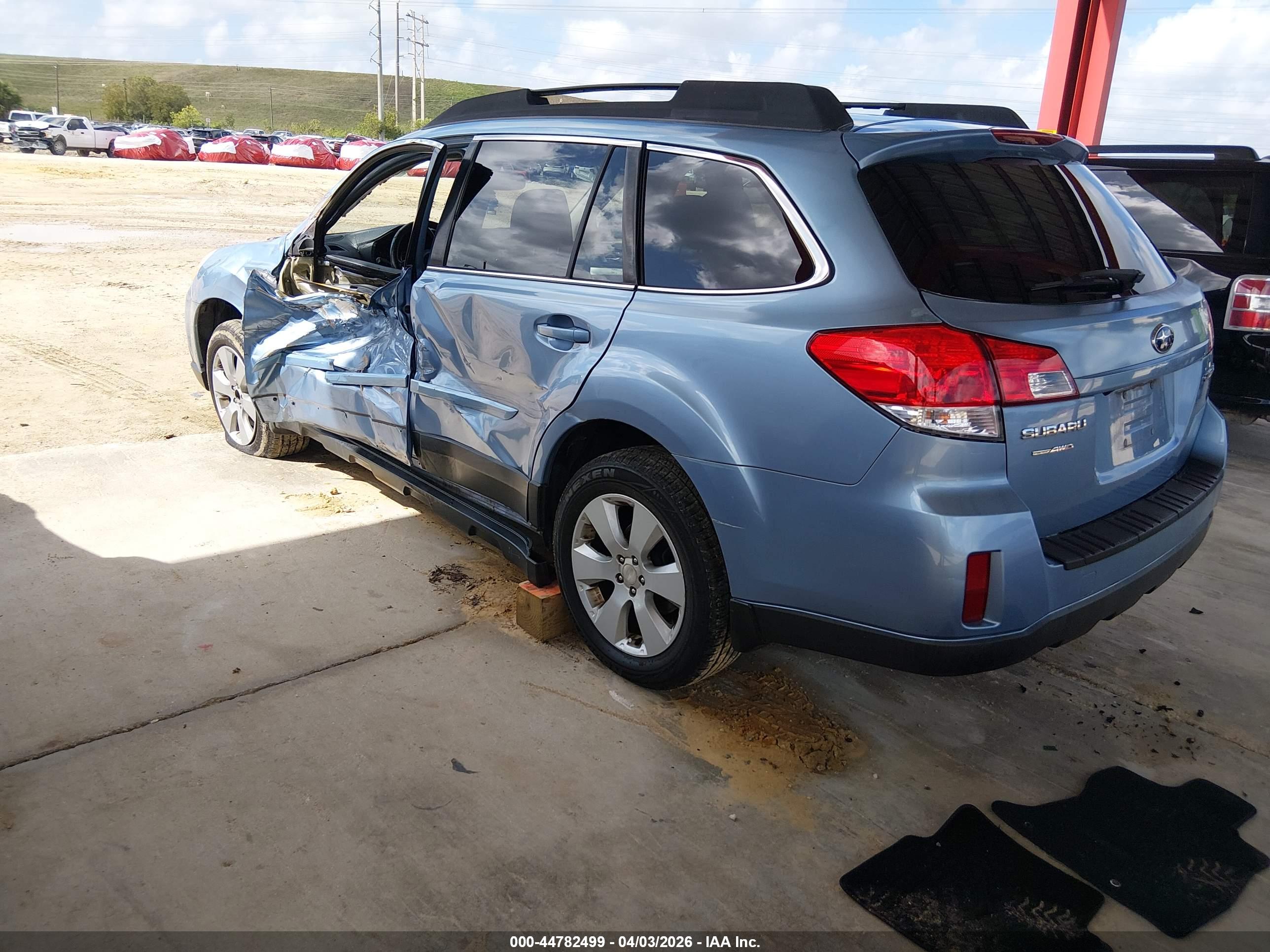 SUBARU OUTBACK image 3