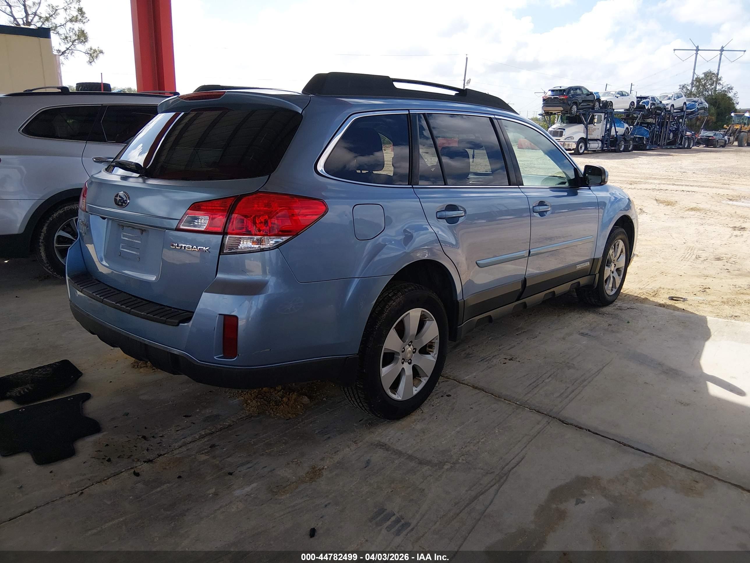 SUBARU OUTBACK image 4