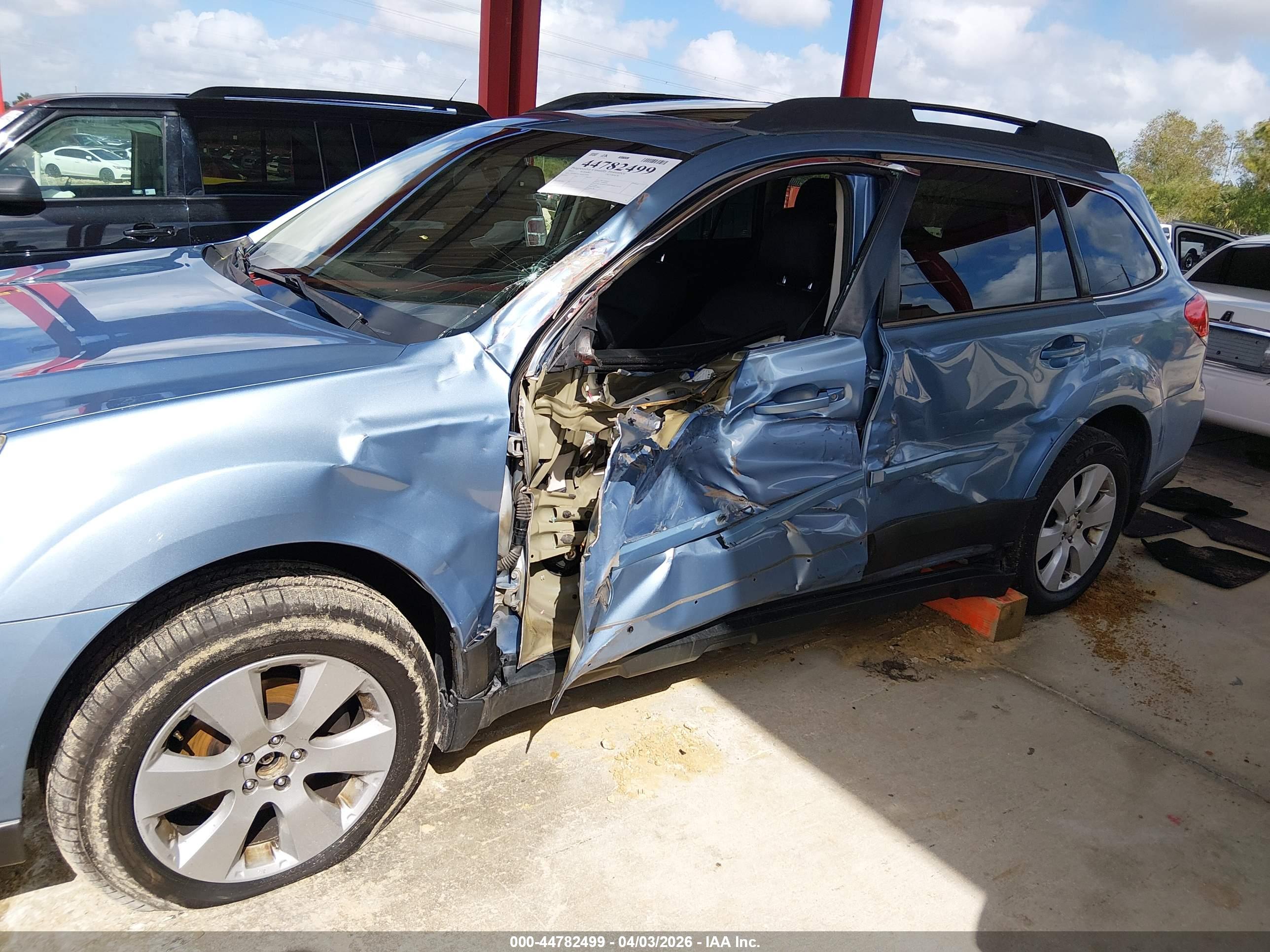 SUBARU OUTBACK image 6