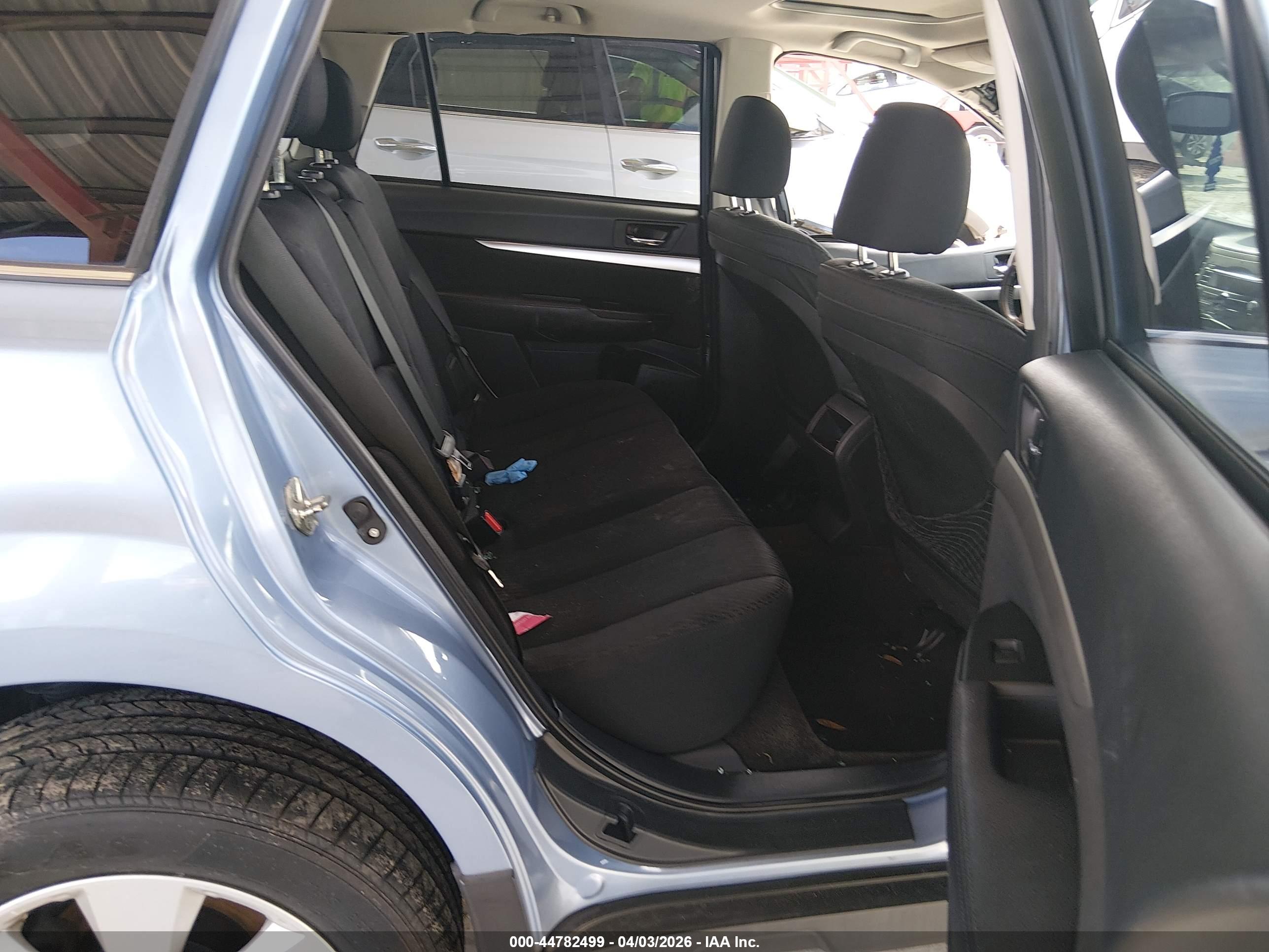 SUBARU OUTBACK image 8