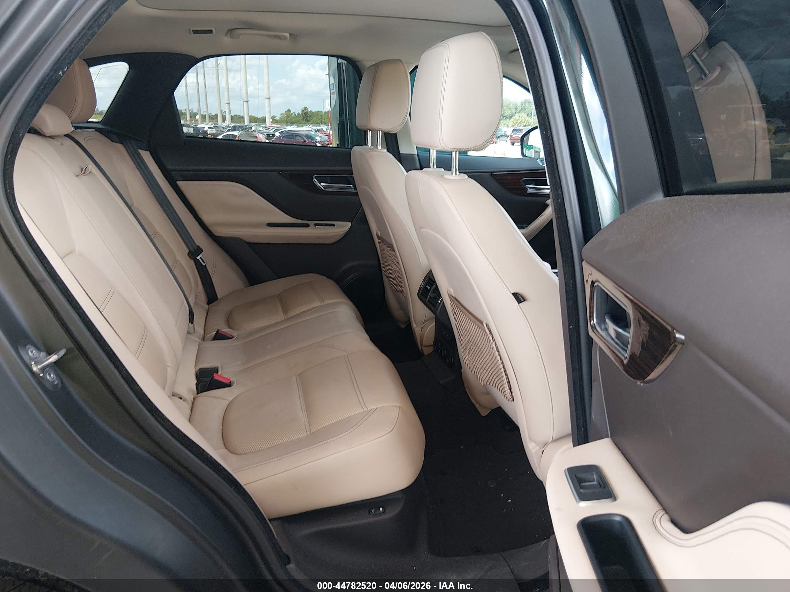 JAGUAR F-PACE image 8