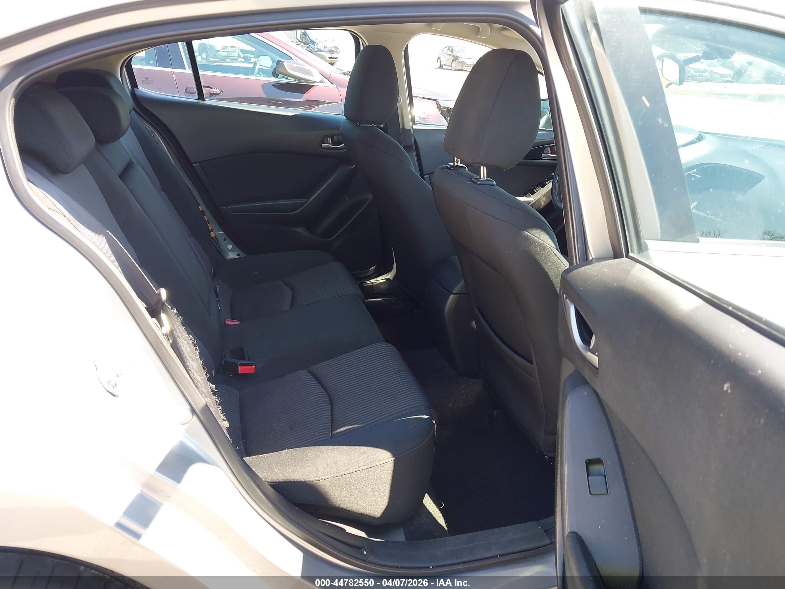 MAZDA MAZDA3 image 8