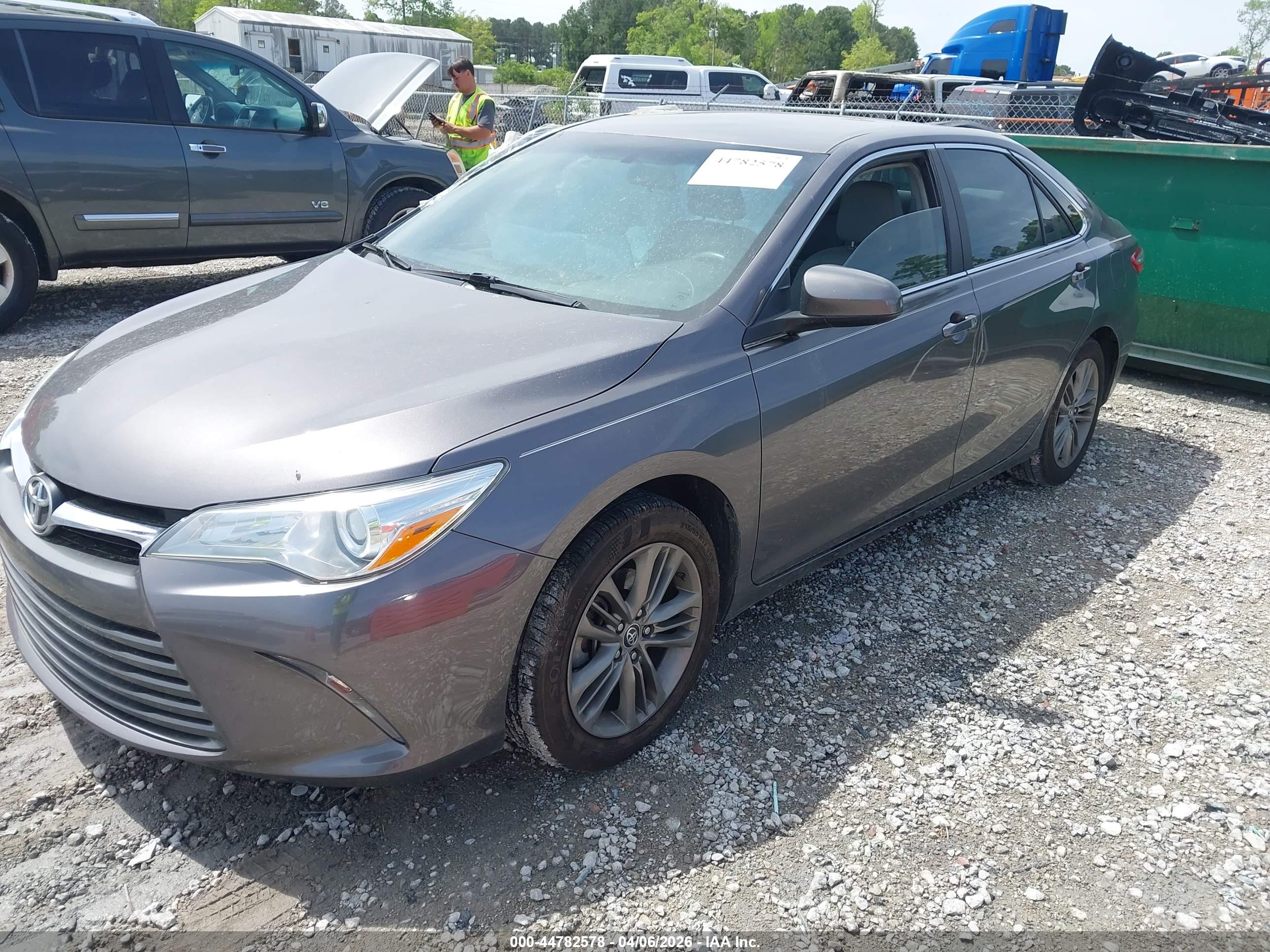 TOYOTA CAMRY image 2