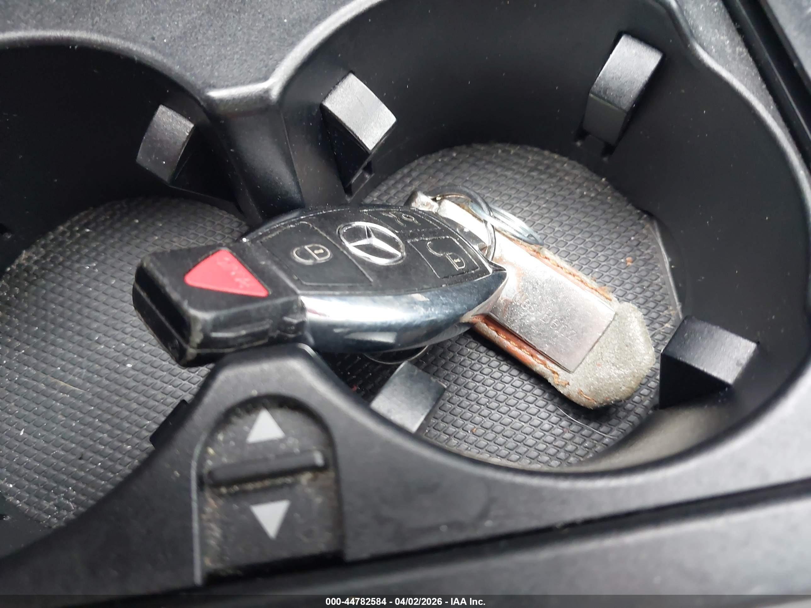 MERCEDES-BENZ E image 11