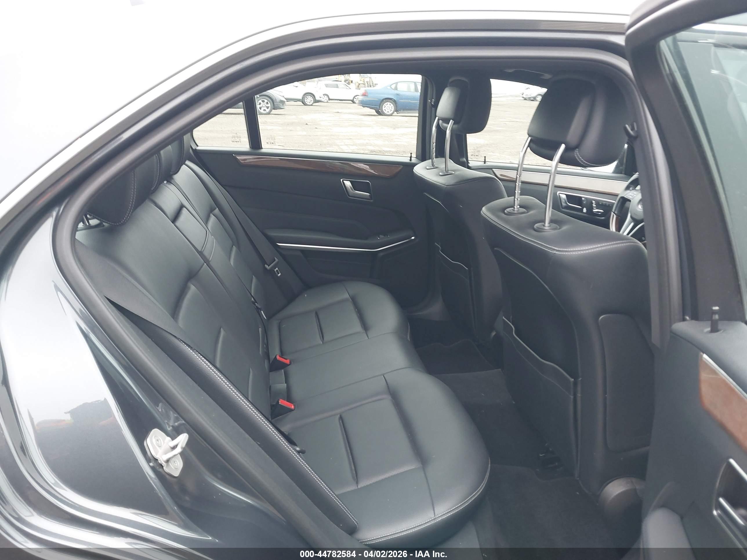 MERCEDES-BENZ E image 8