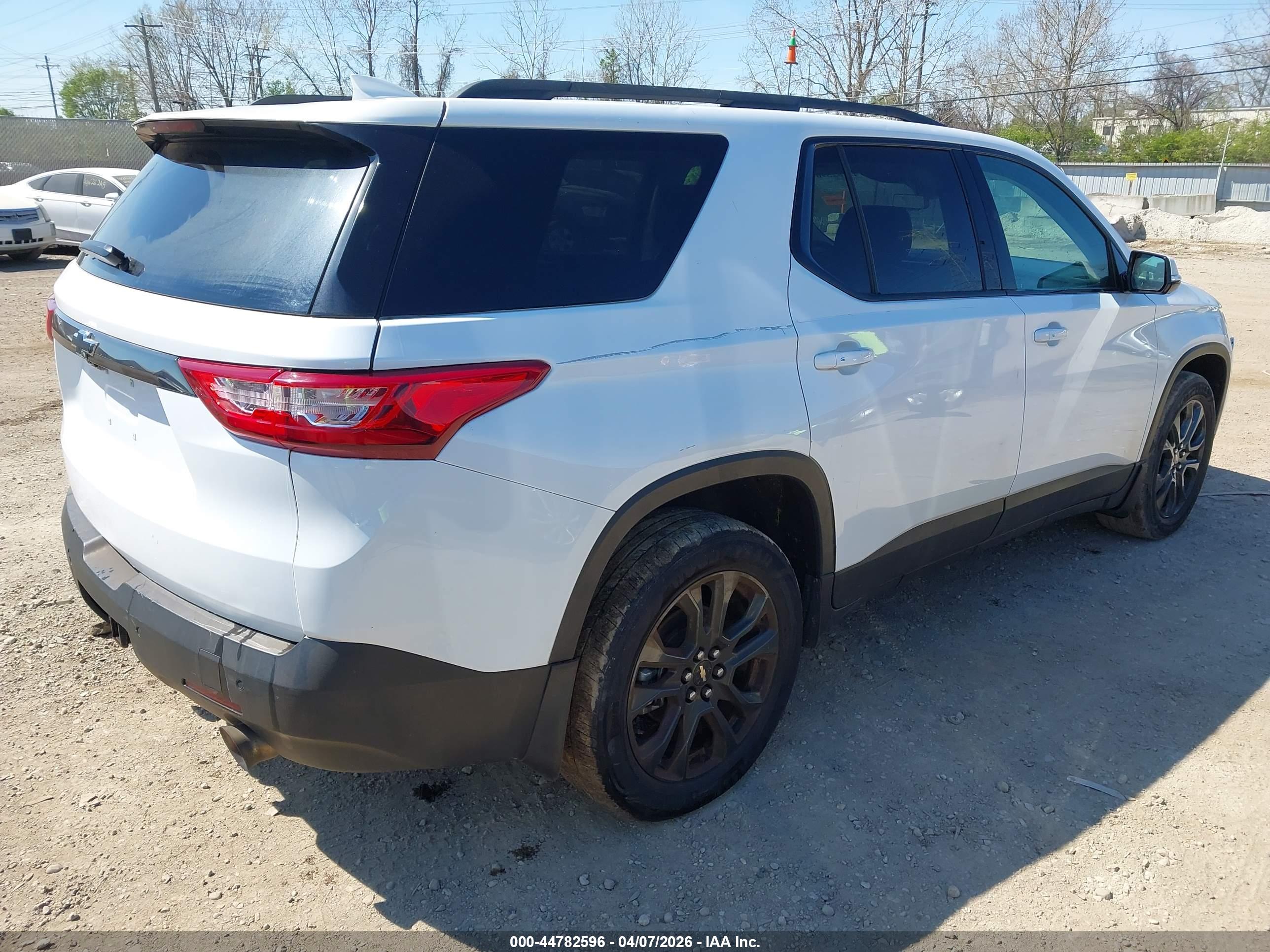 CHEVROLET TRAVERSE image 4