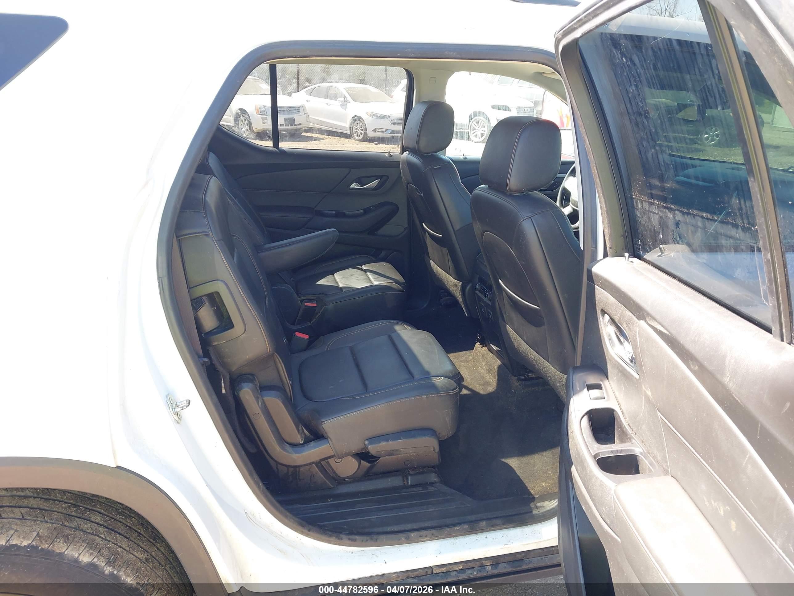 CHEVROLET TRAVERSE image 8