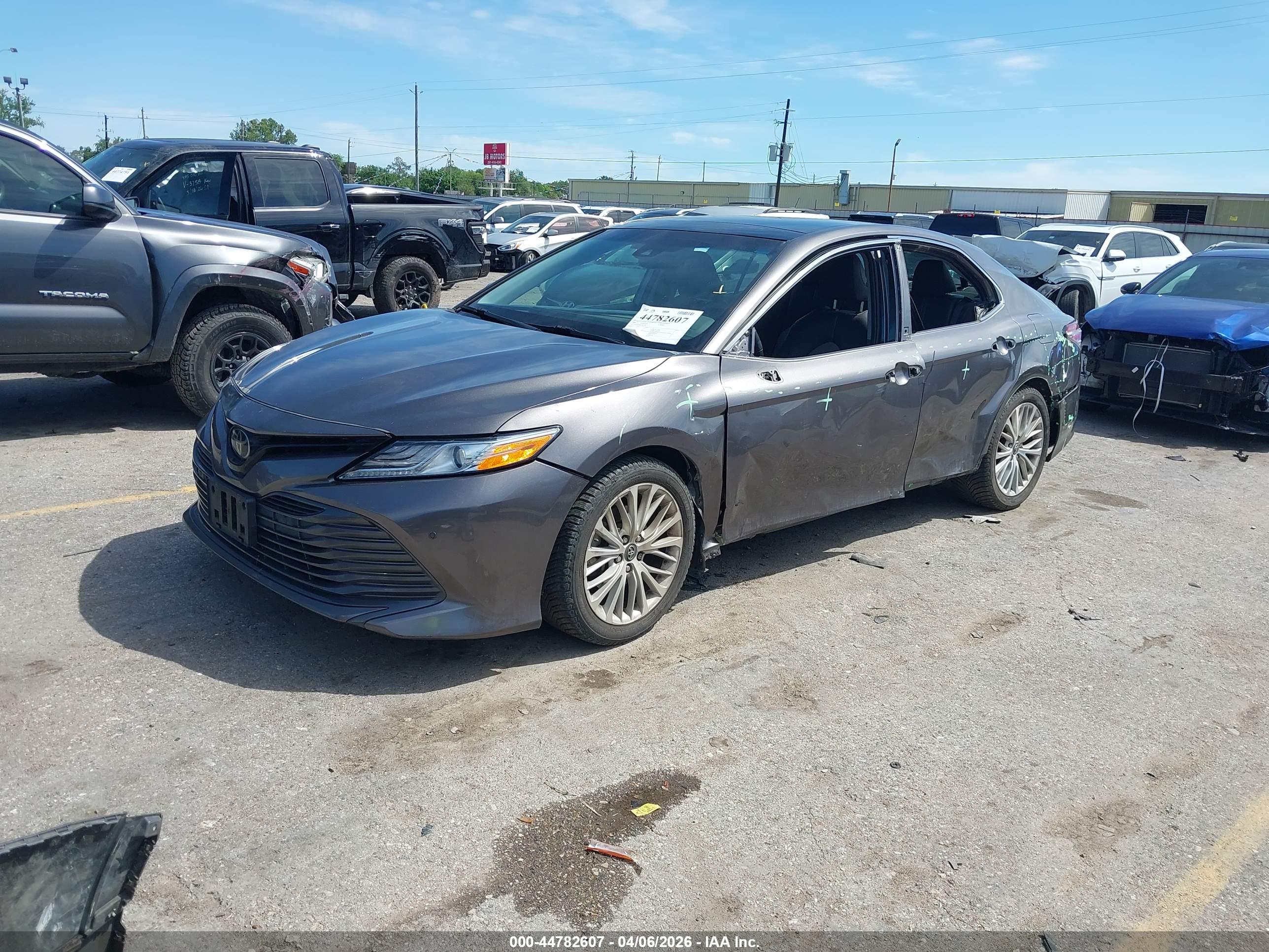 TOYOTA CAMRY image 2