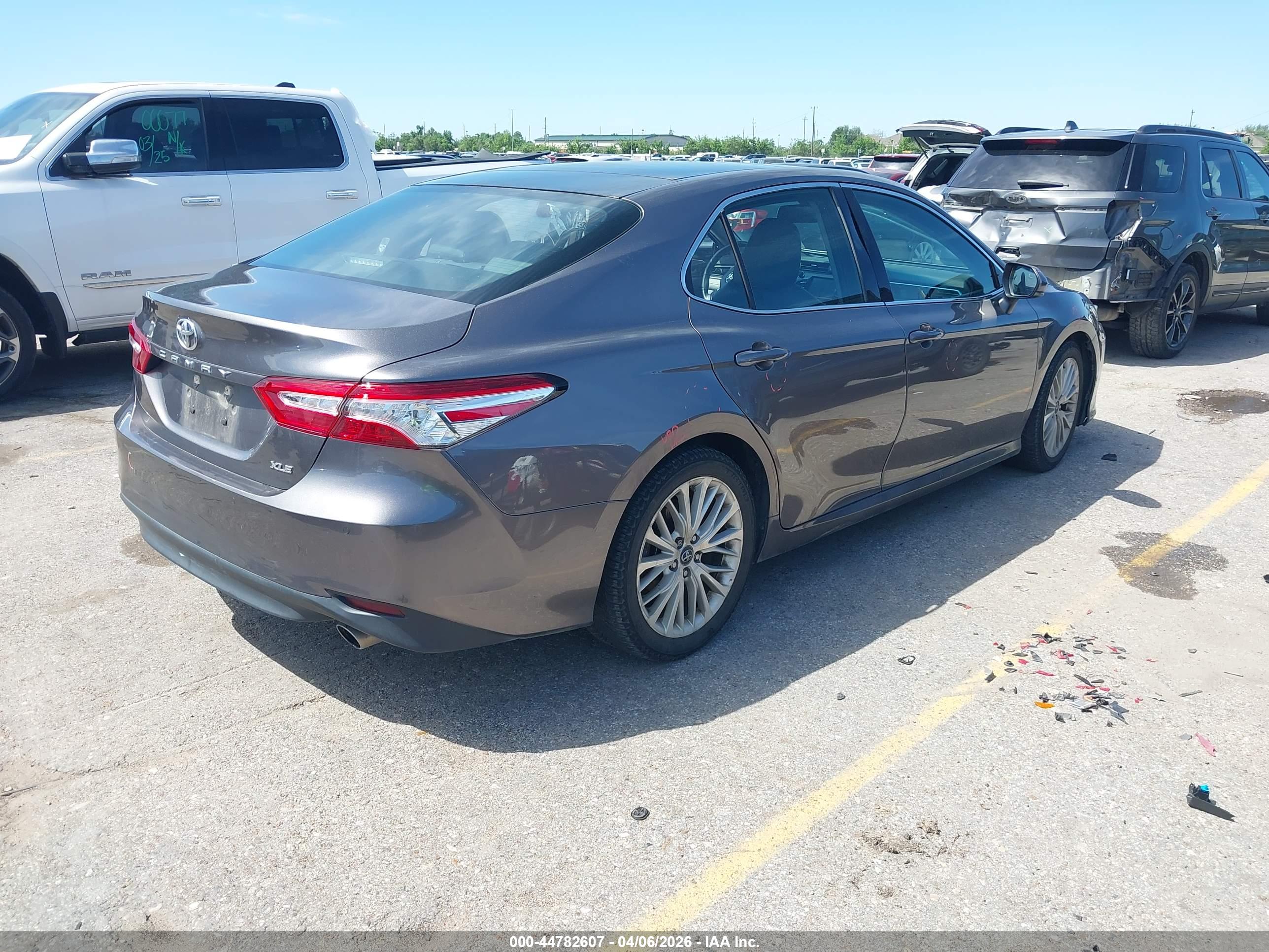 TOYOTA CAMRY image 4