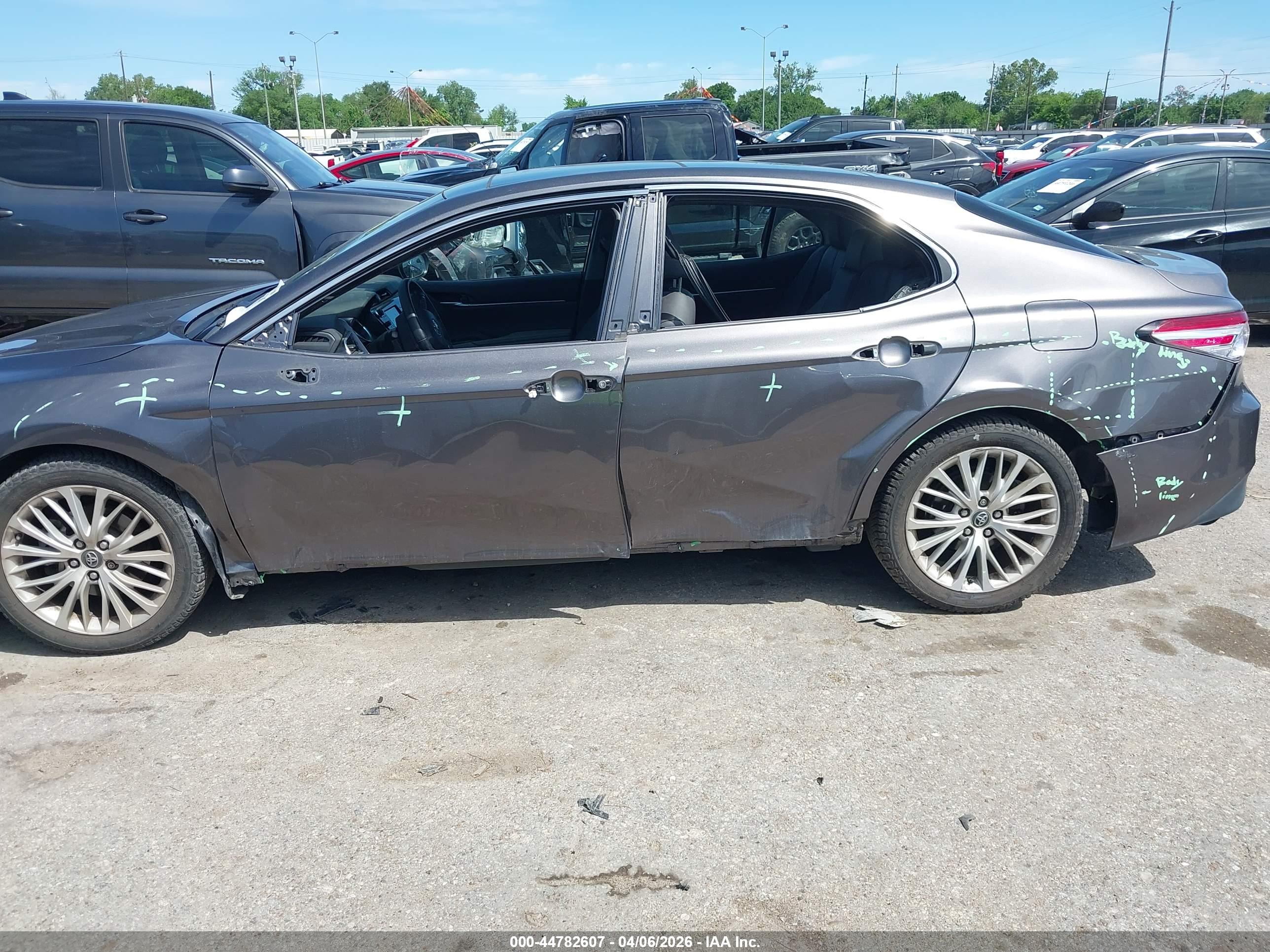 TOYOTA CAMRY image 6