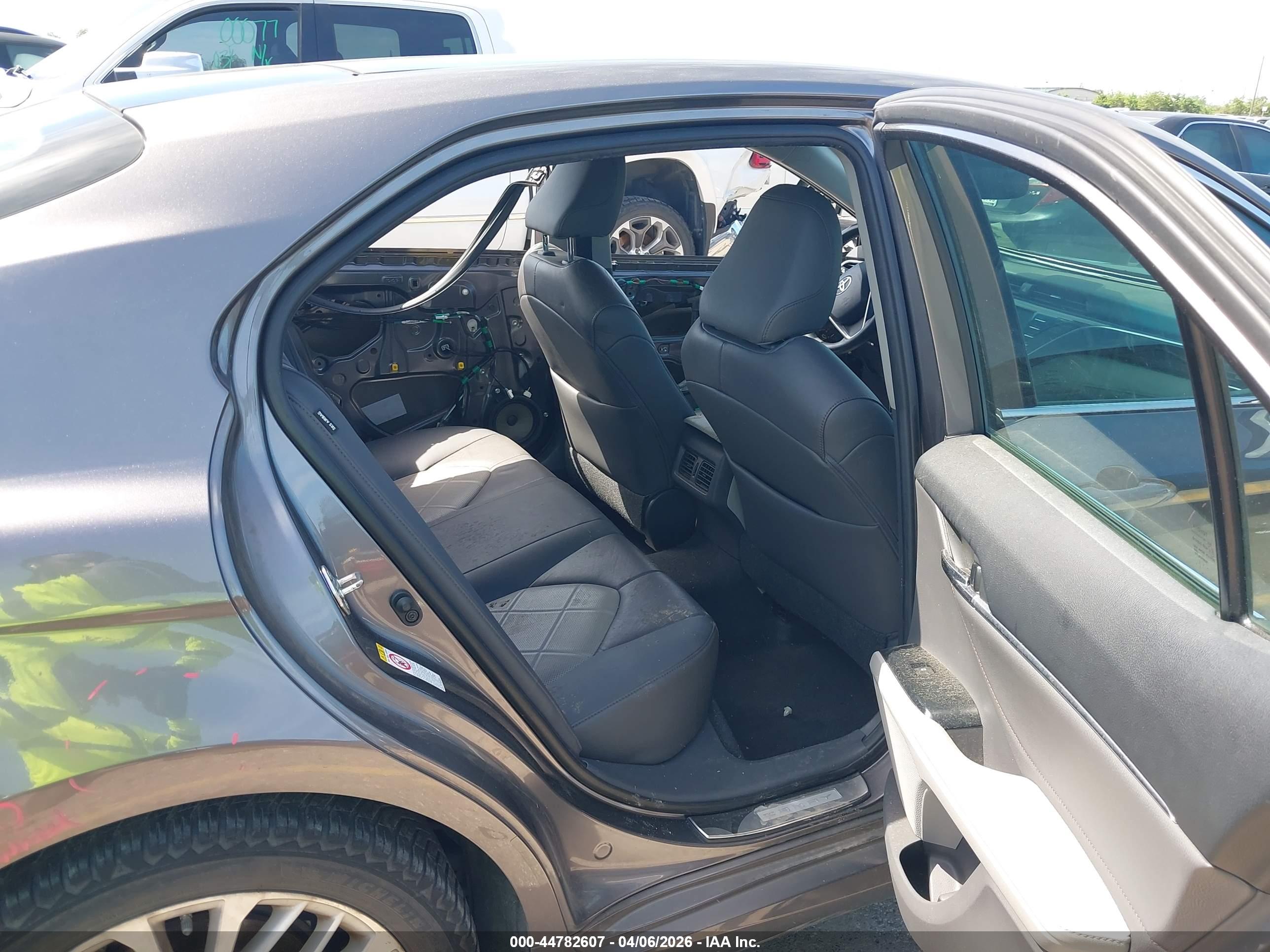 TOYOTA CAMRY image 8