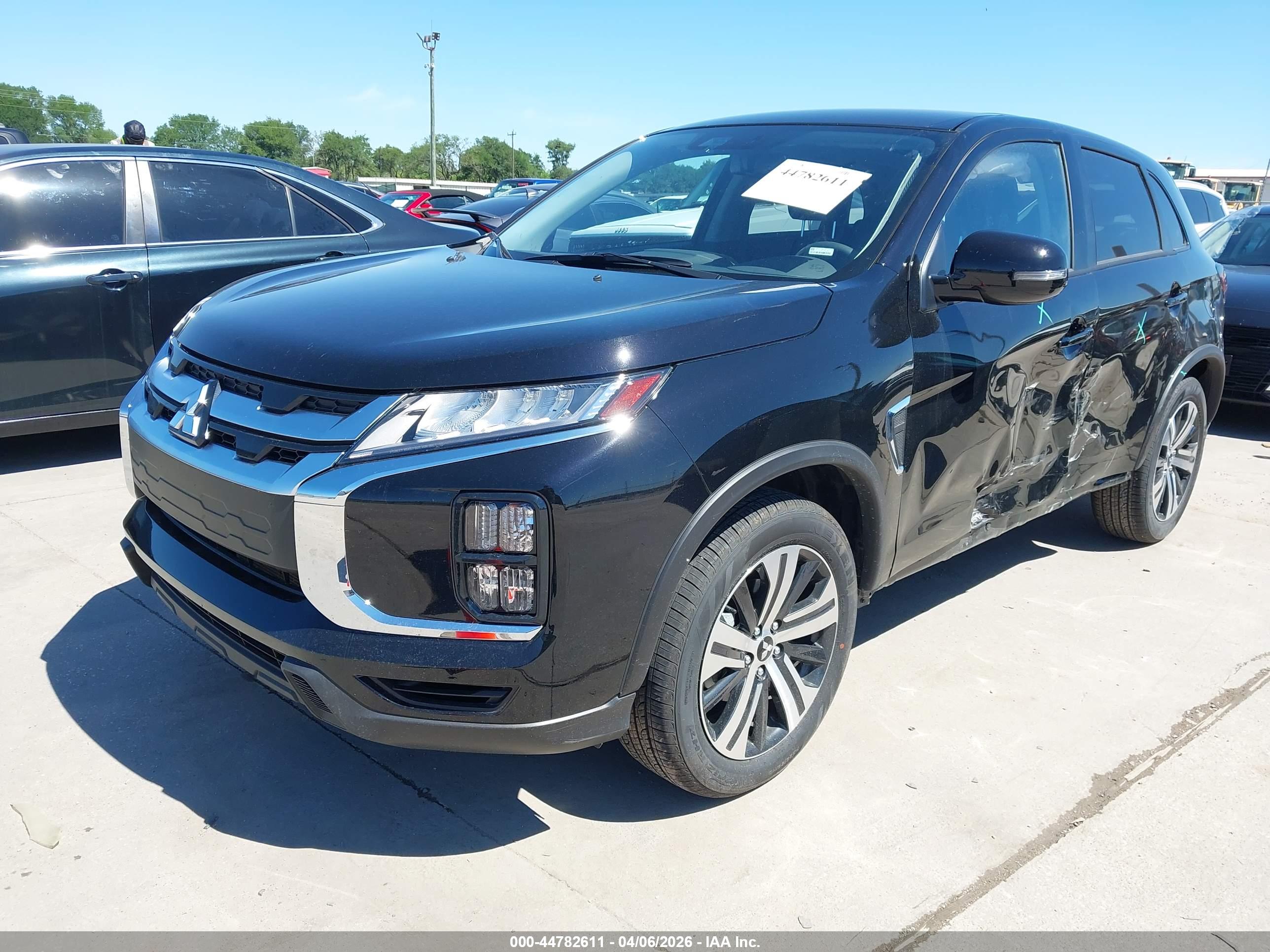 MITSUBISHI OUTLANDER image 2