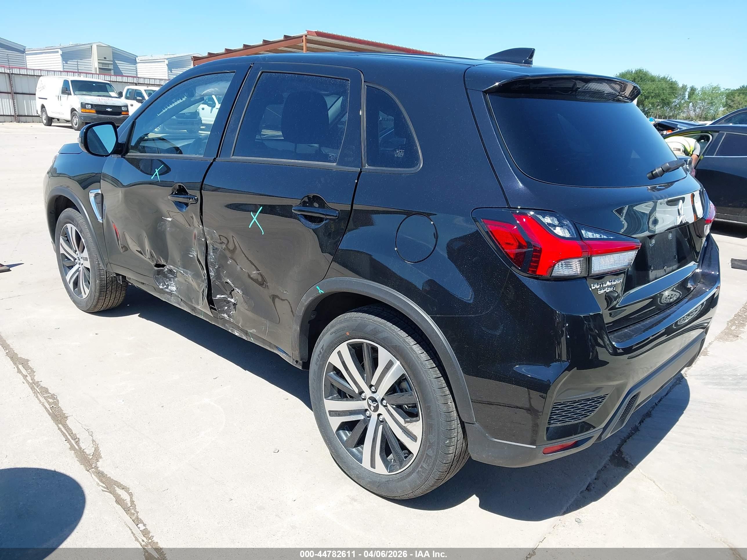MITSUBISHI OUTLANDER image 3