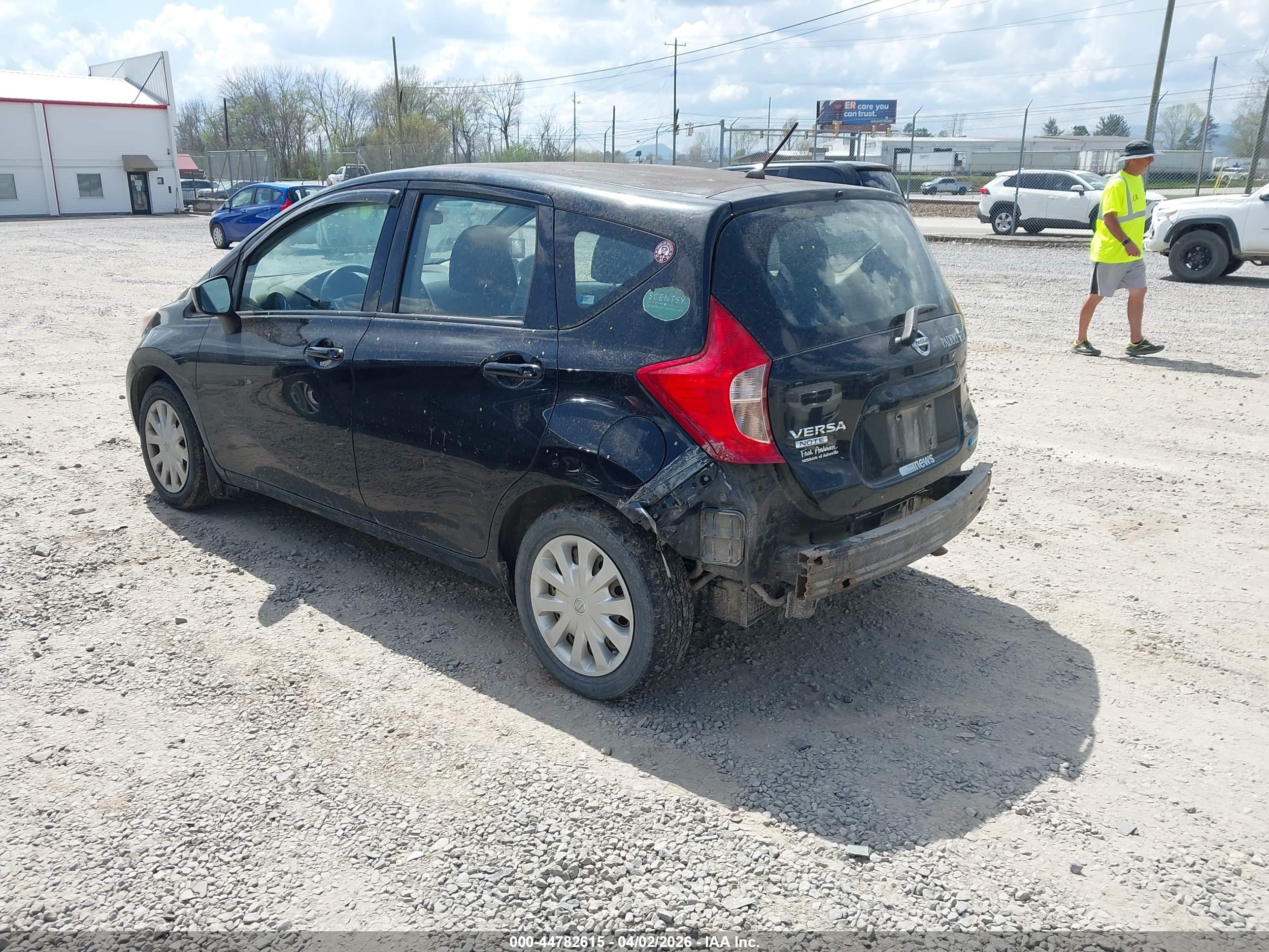 NISSAN VERSA image 3