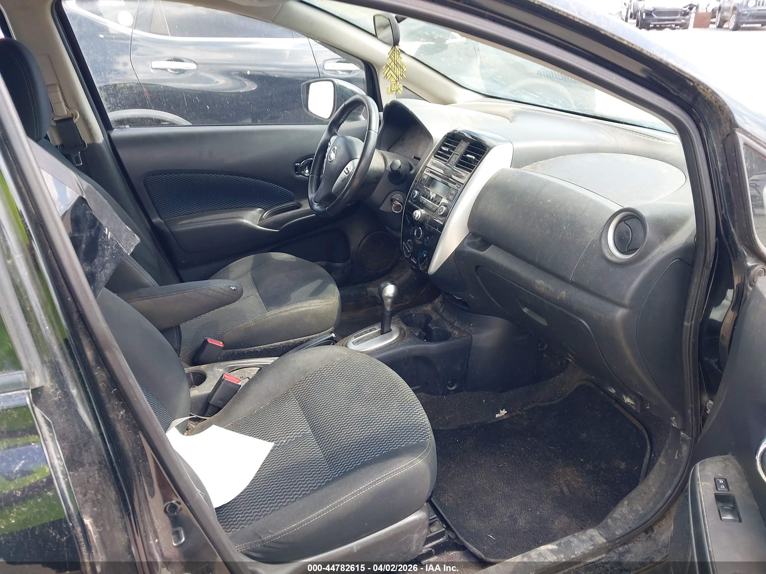 NISSAN VERSA image 5