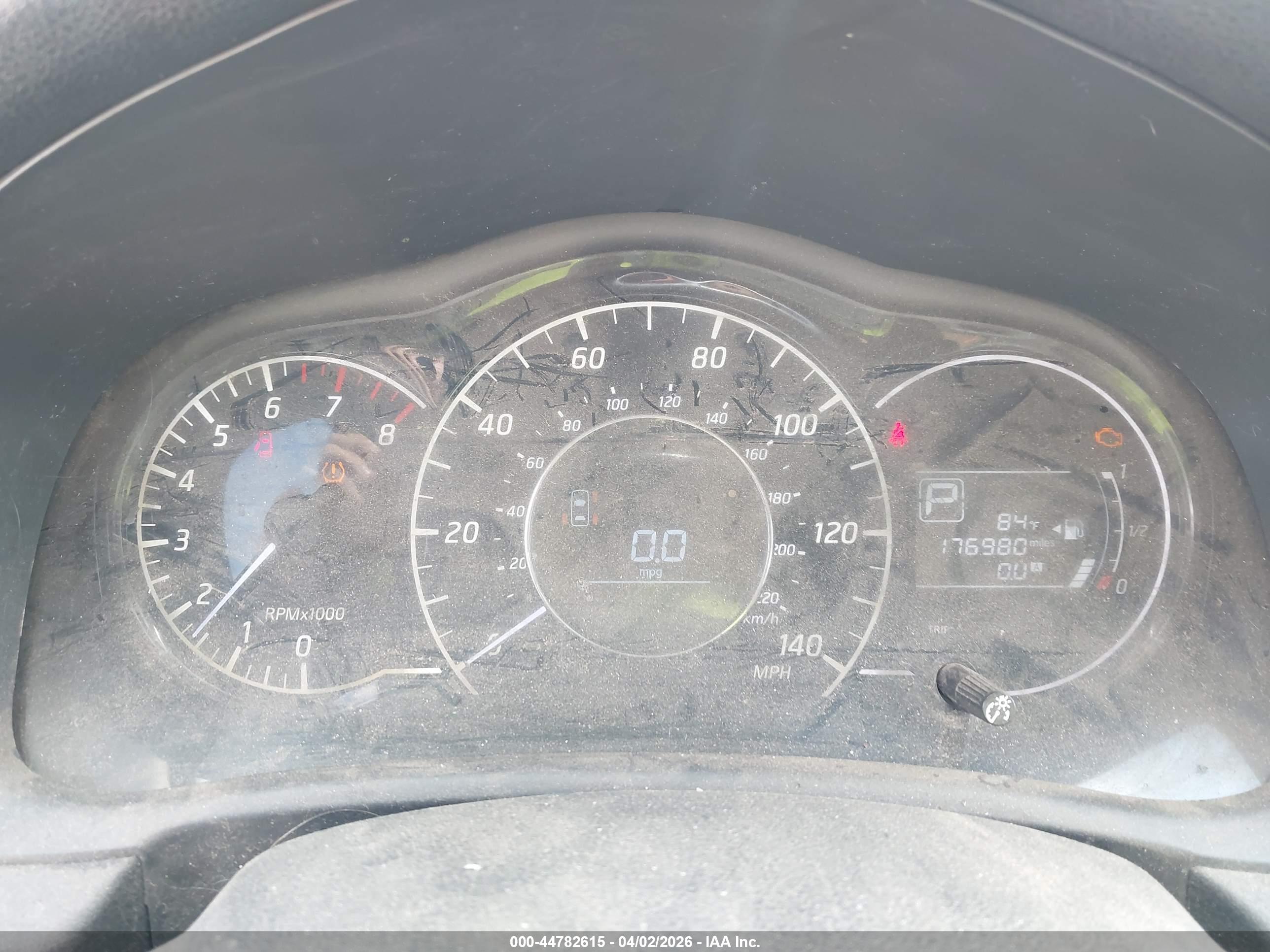 NISSAN VERSA image 7